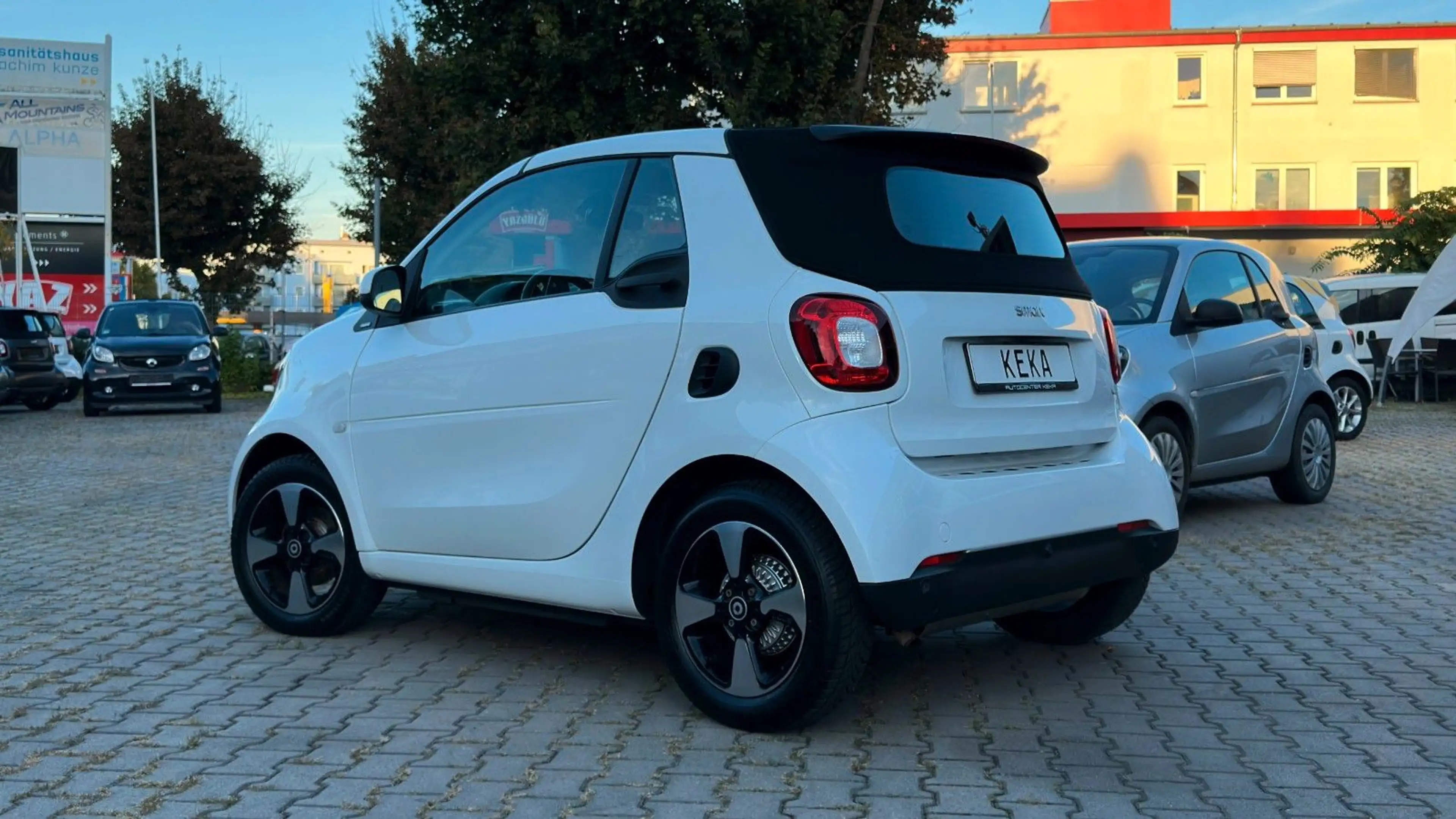 smart forTwo Cabrio DCT ALL WHITE EDITION SHZ! CARPLAY! PDC! — photo 6