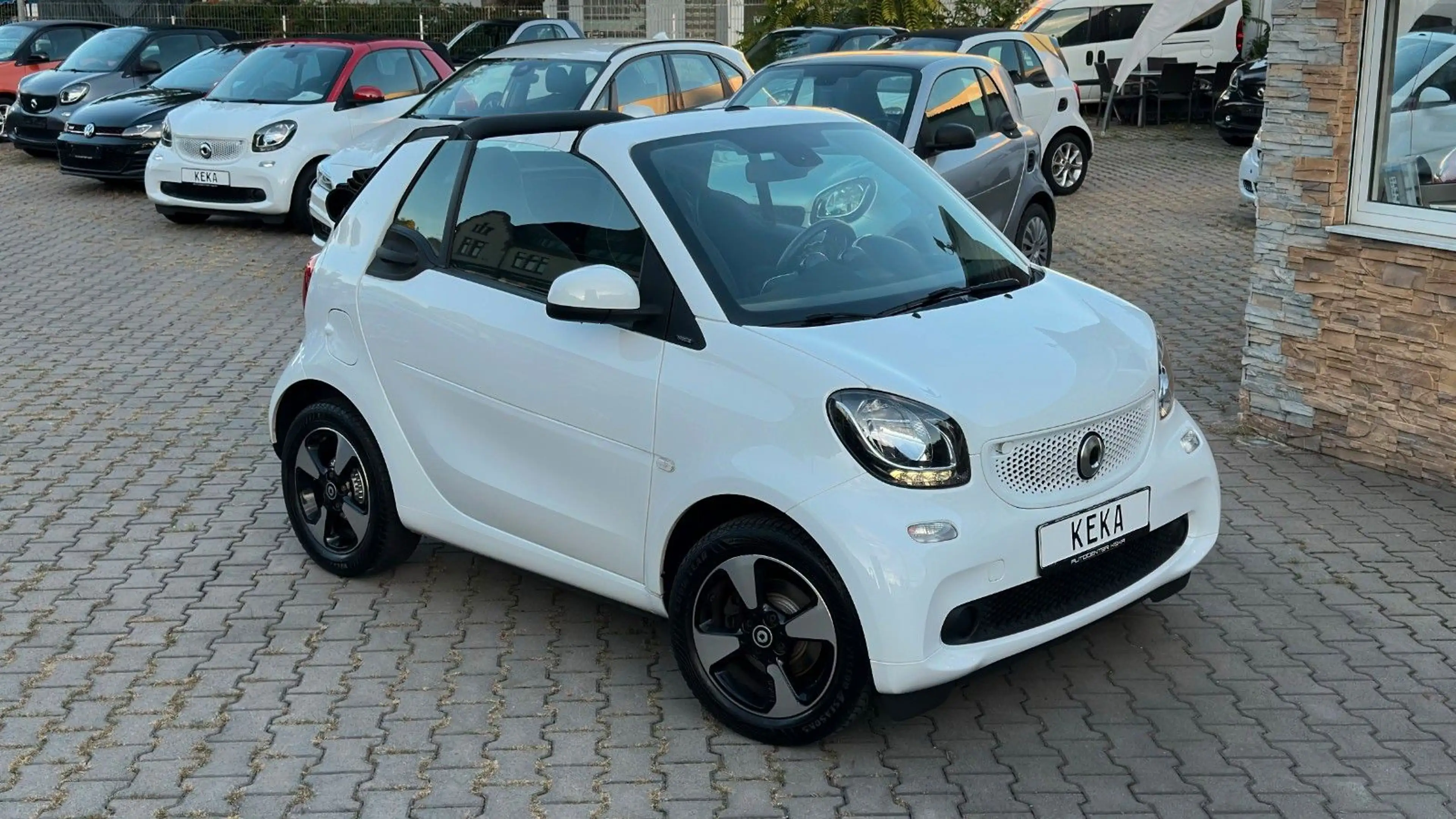 smart forTwo Cabrio DCT ALL WHITE EDITION SHZ! CARPLAY! PDC! — photo 14