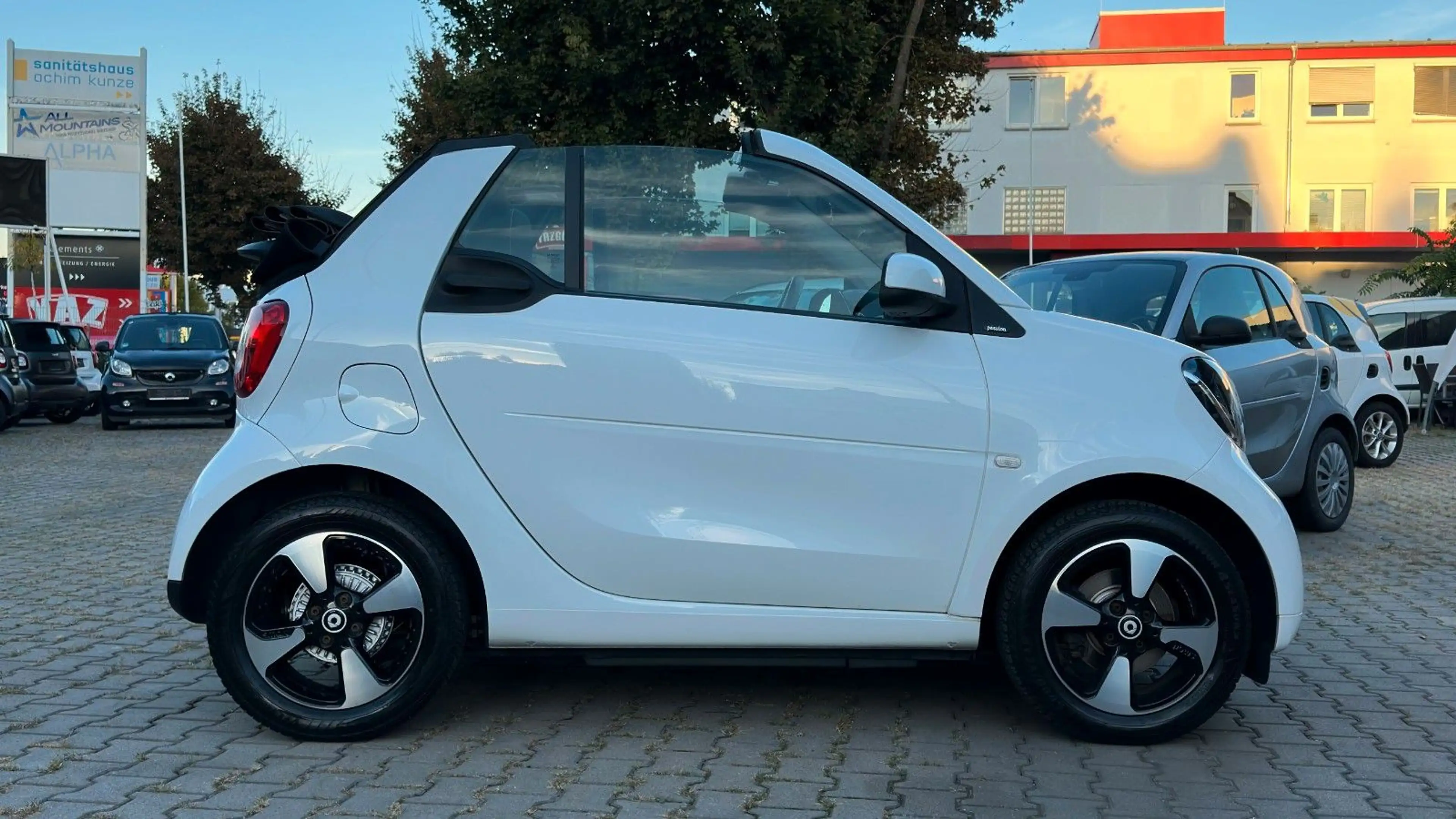 smart forTwo Cabrio DCT ALL WHITE EDITION SHZ! CARPLAY! PDC! — photo 10