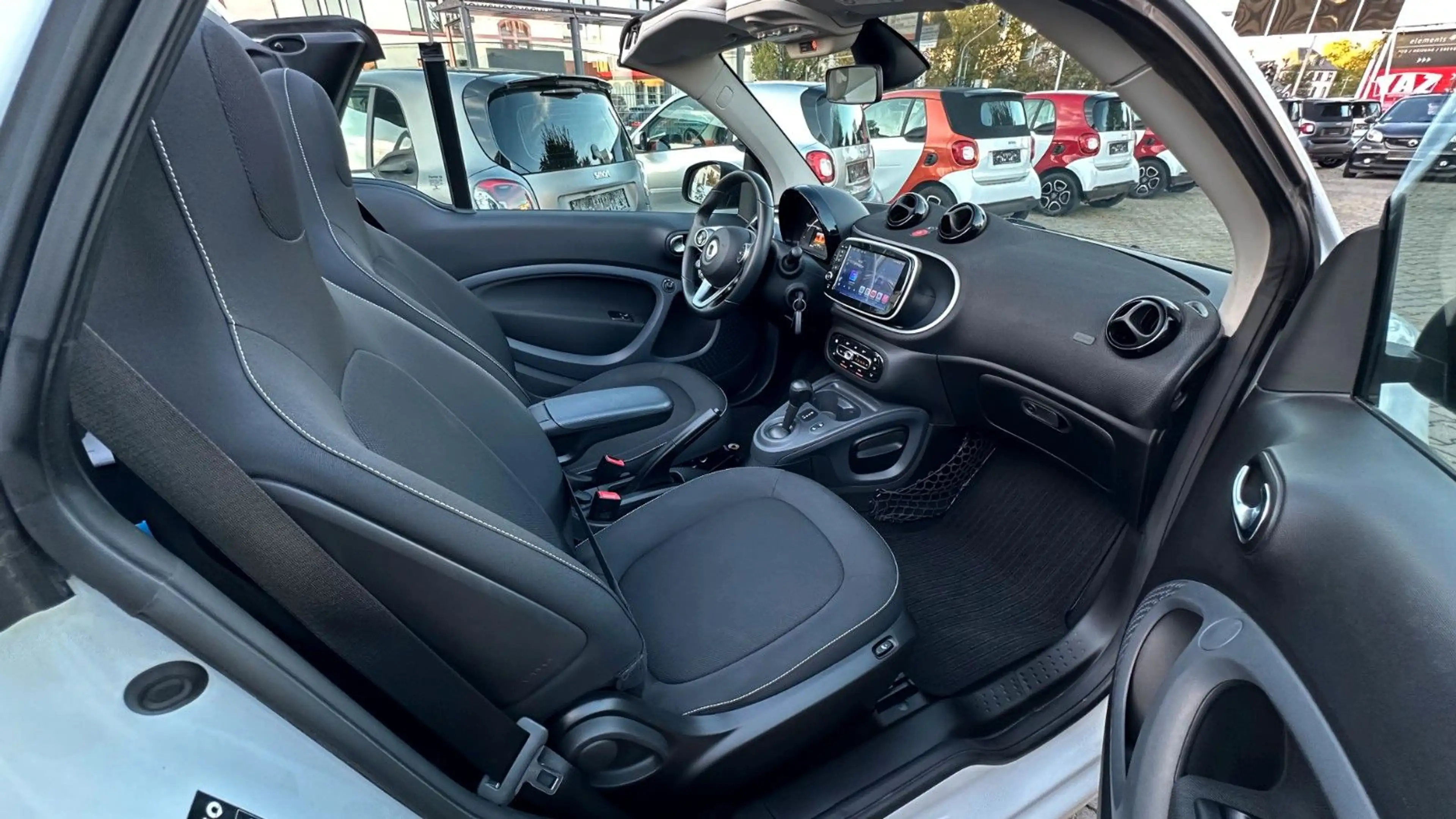 smart forTwo Cabrio DCT ALL WHITE EDITION SHZ! CARPLAY! PDC! — photo 8