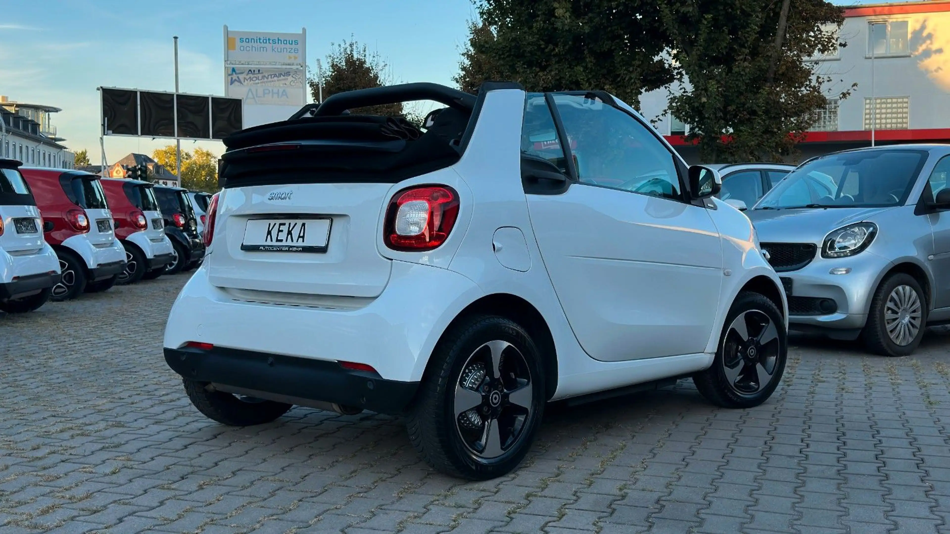 smart forTwo Cabrio DCT ALL WHITE EDITION SHZ! CARPLAY! PDC! — photo 11