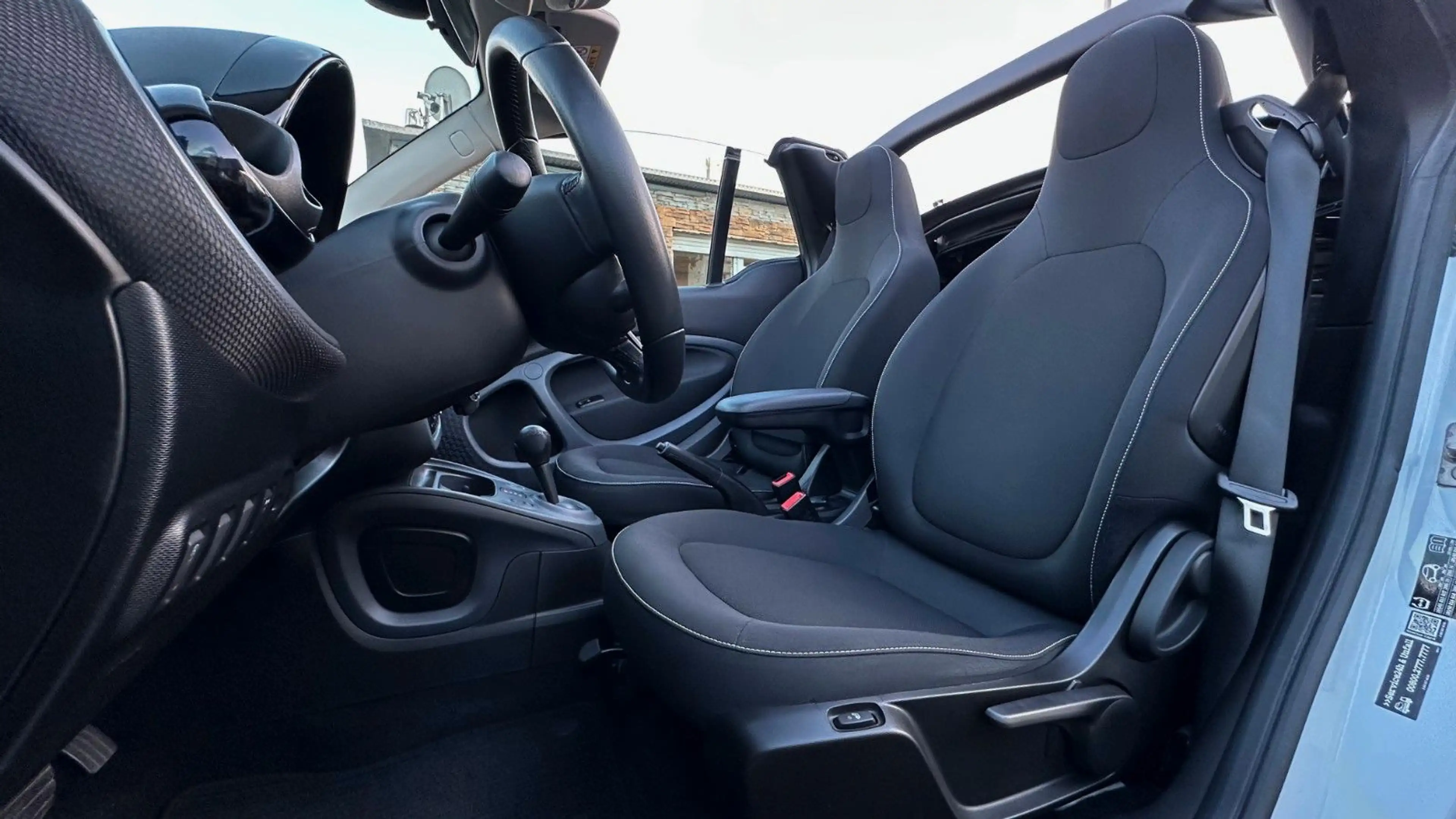 smart forTwo Cabrio DCT ALL WHITE EDITION SHZ! CARPLAY! PDC! — photo 12