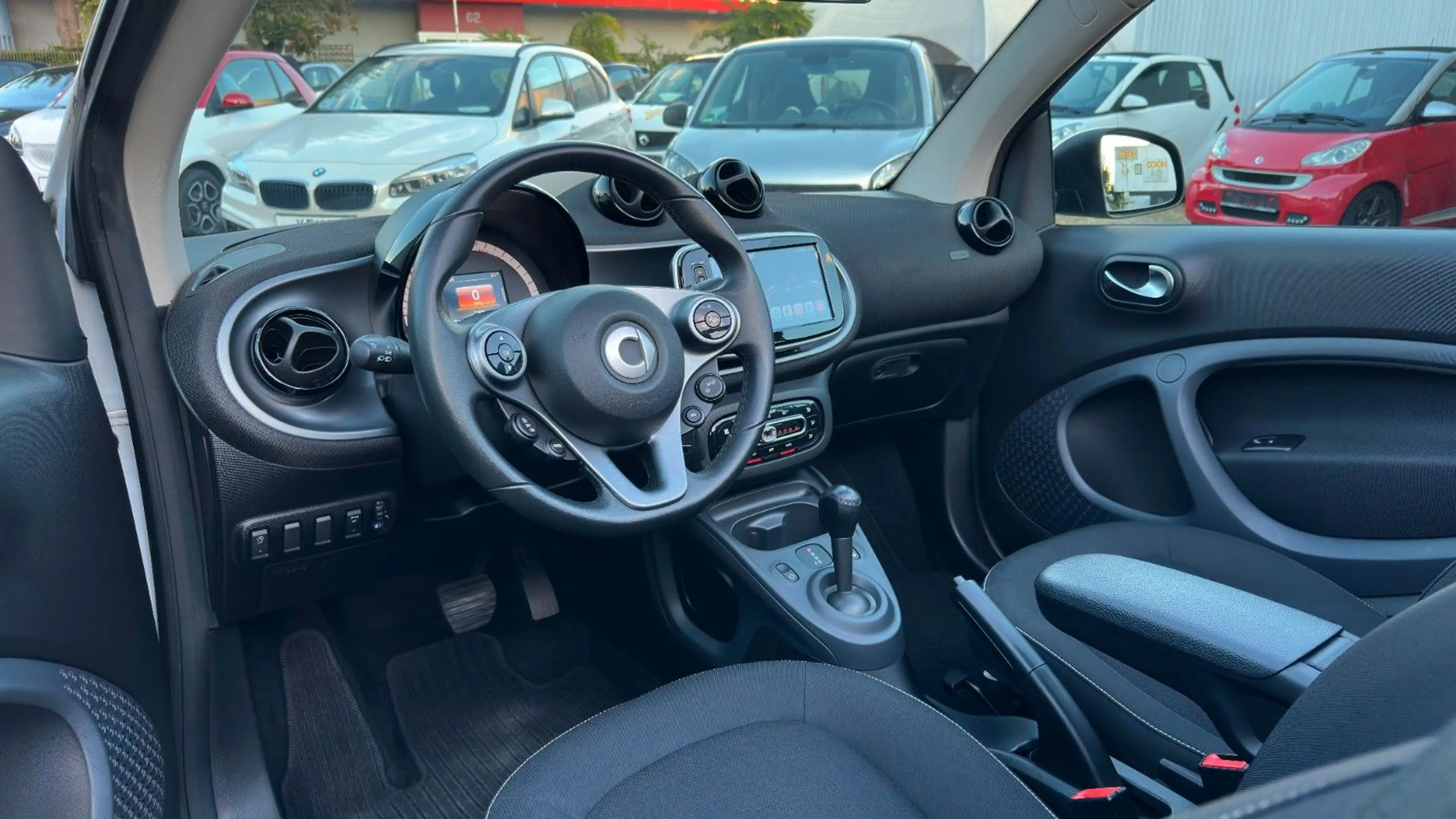 smart forTwo Cabrio DCT ALL WHITE EDITION SHZ! CARPLAY! PDC! — photo 2