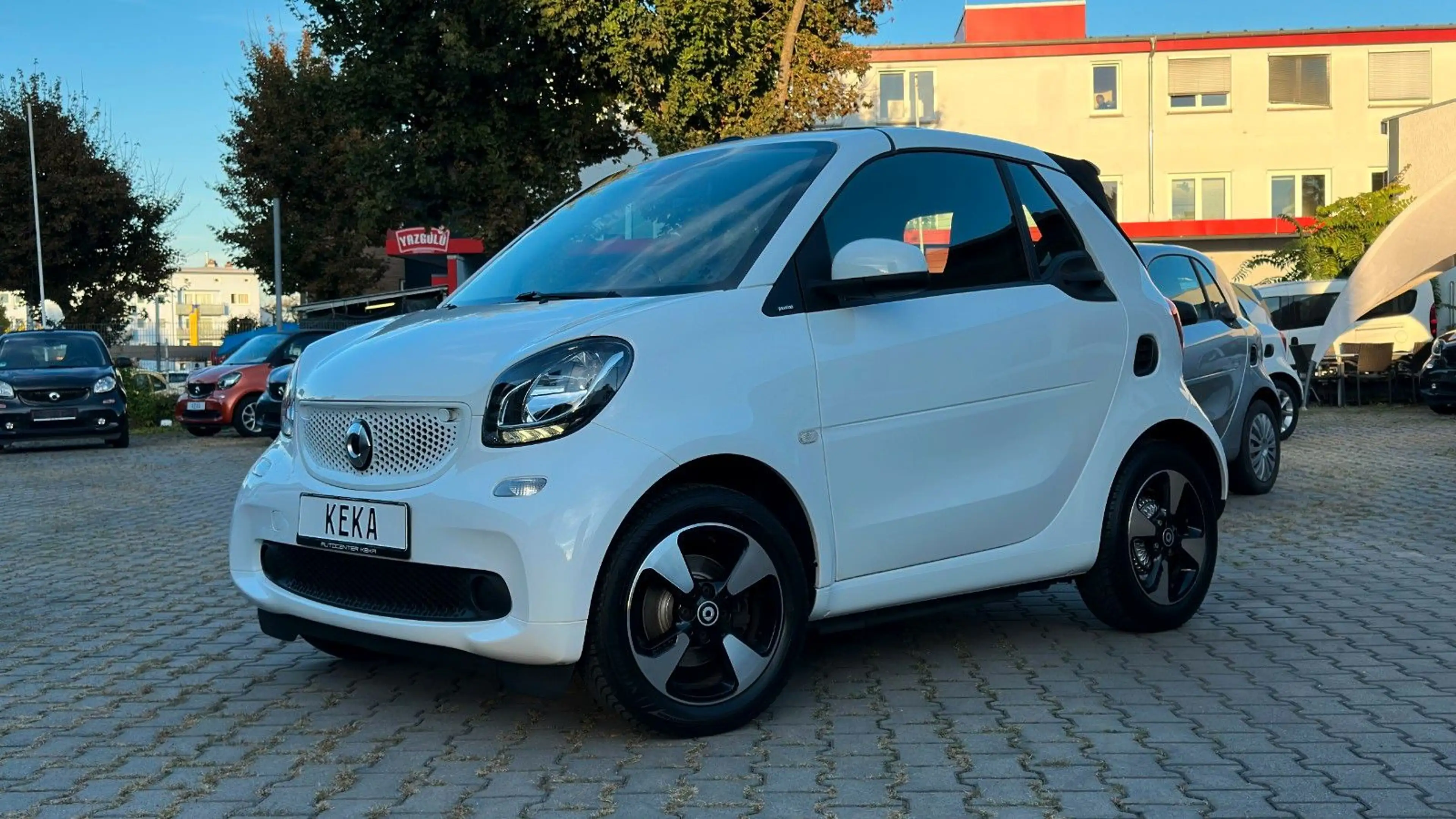 smart forTwo Cabrio DCT ALL WHITE EDITION SHZ! CARPLAY! PDC! — photo 4