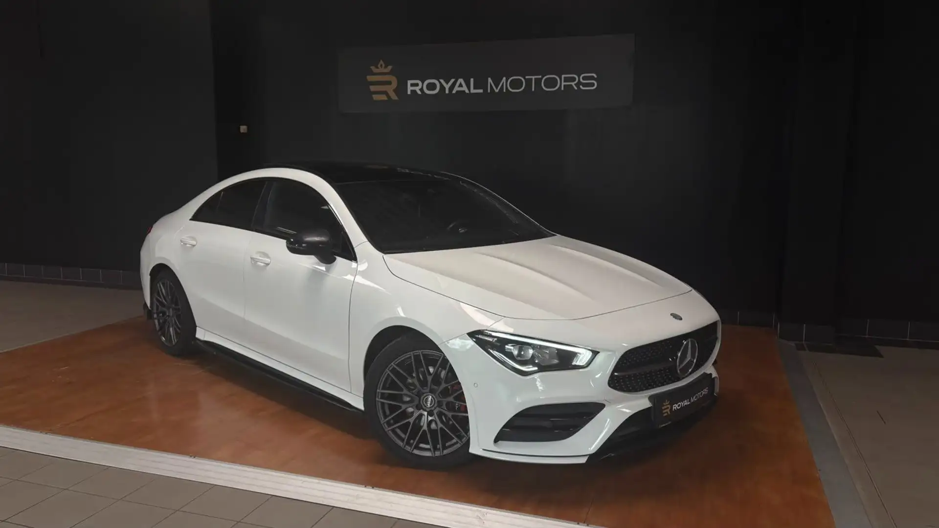 Mercedes-Benz CLA 180 CLA-Klasse CLA 180 d AMG Line Weiß - 1