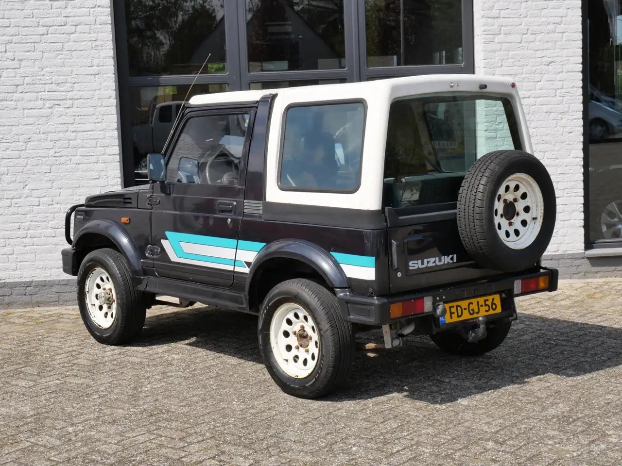 Suzuki Samurai 4x4 1.3 Cabrio met Hard top 4 persoons, foto 2