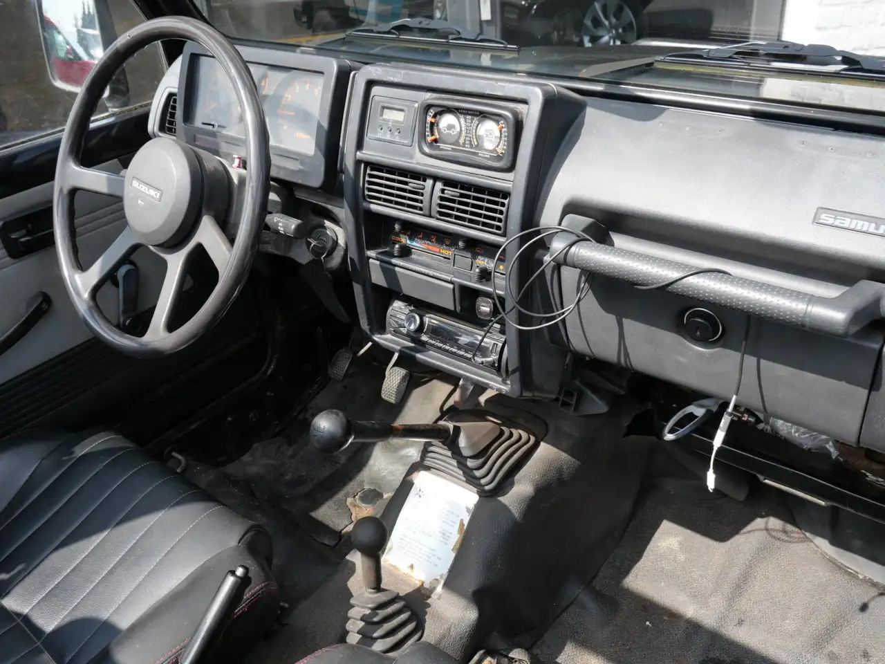 Suzuki Samurai 4x4 1.3 Cabrio met Hard top 4 persoons, foto 7