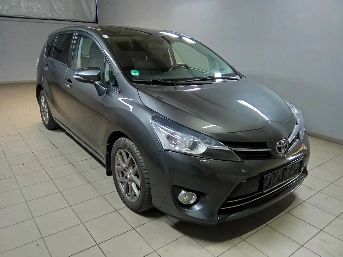 Toyota Verso Gris - 2