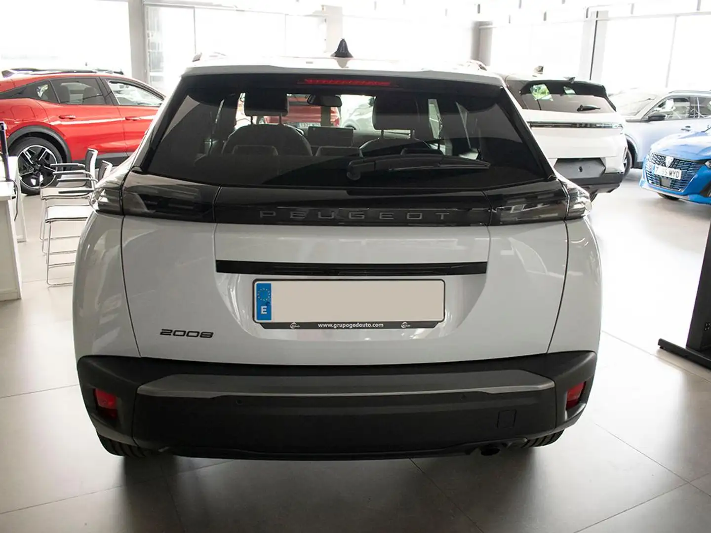 Peugeot 2008 1.2 PureTech S&S Allure 100 Weiß - 2