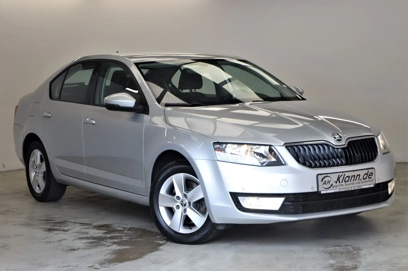 Skoda Octavia 1.8 TSI 179PS Lim. Ambition 4x4 DSG Navi Argent - 1