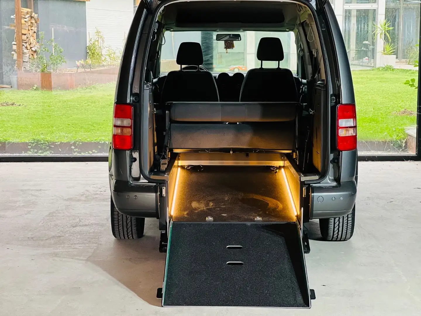 Volkswagen Caddy Maxi Behindertengerecht-Rampe Grau - 1