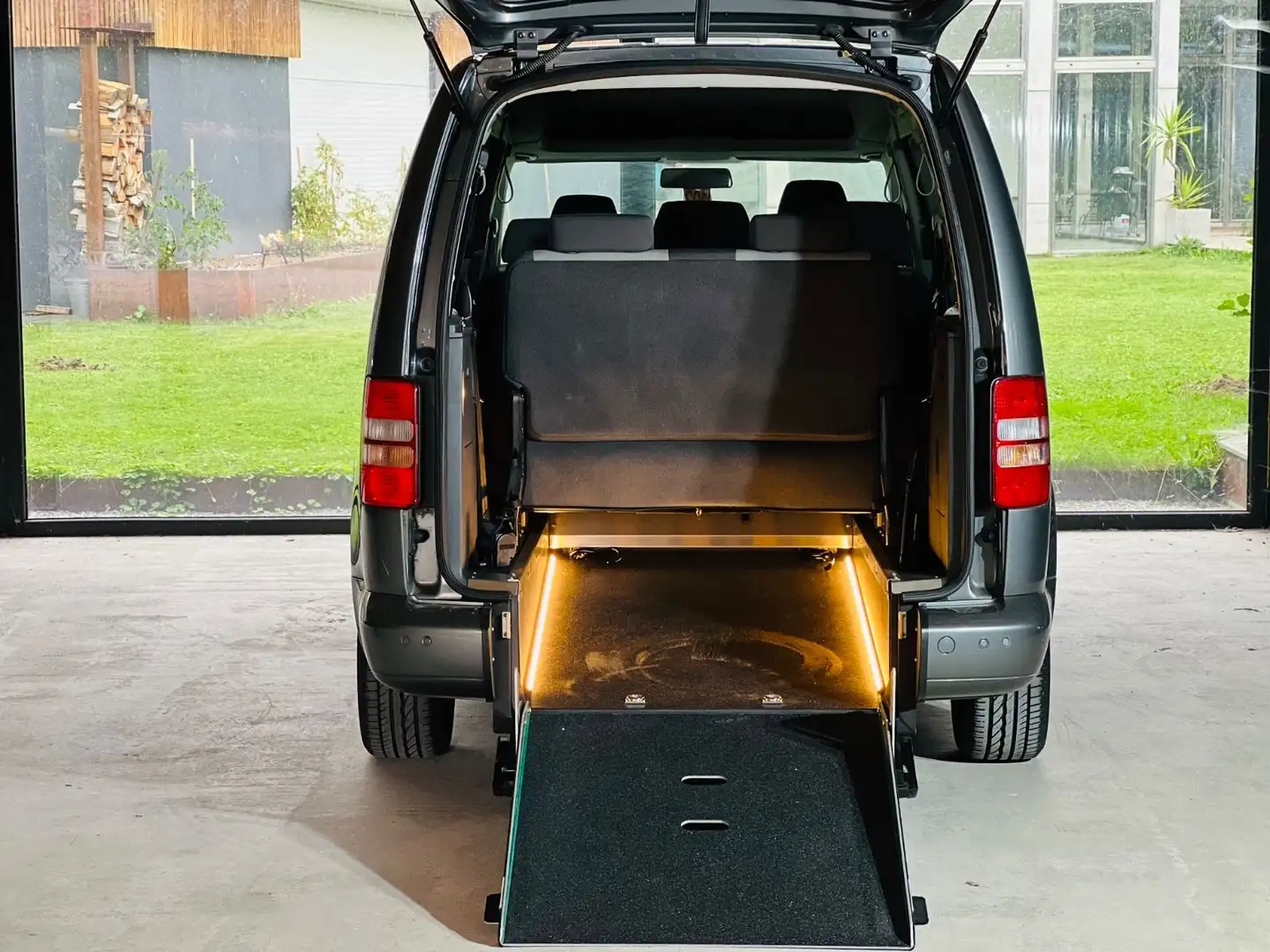Volkswagen Caddy Maxi Behindertengerecht-Rampe Grau - 2