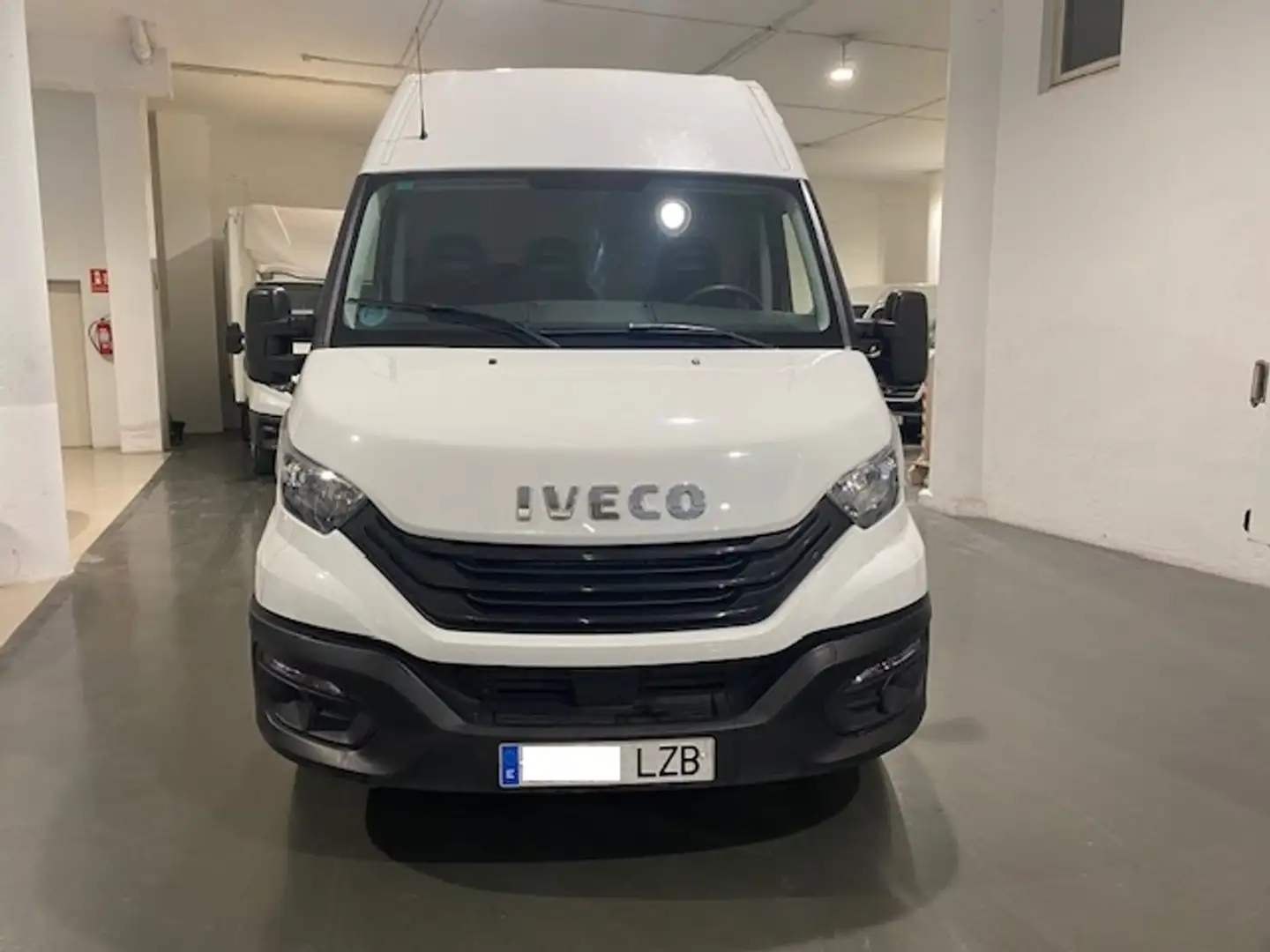 Iveco Daily Furgón 33S16 V 3520L H2 12.0 156 Blanco - 2