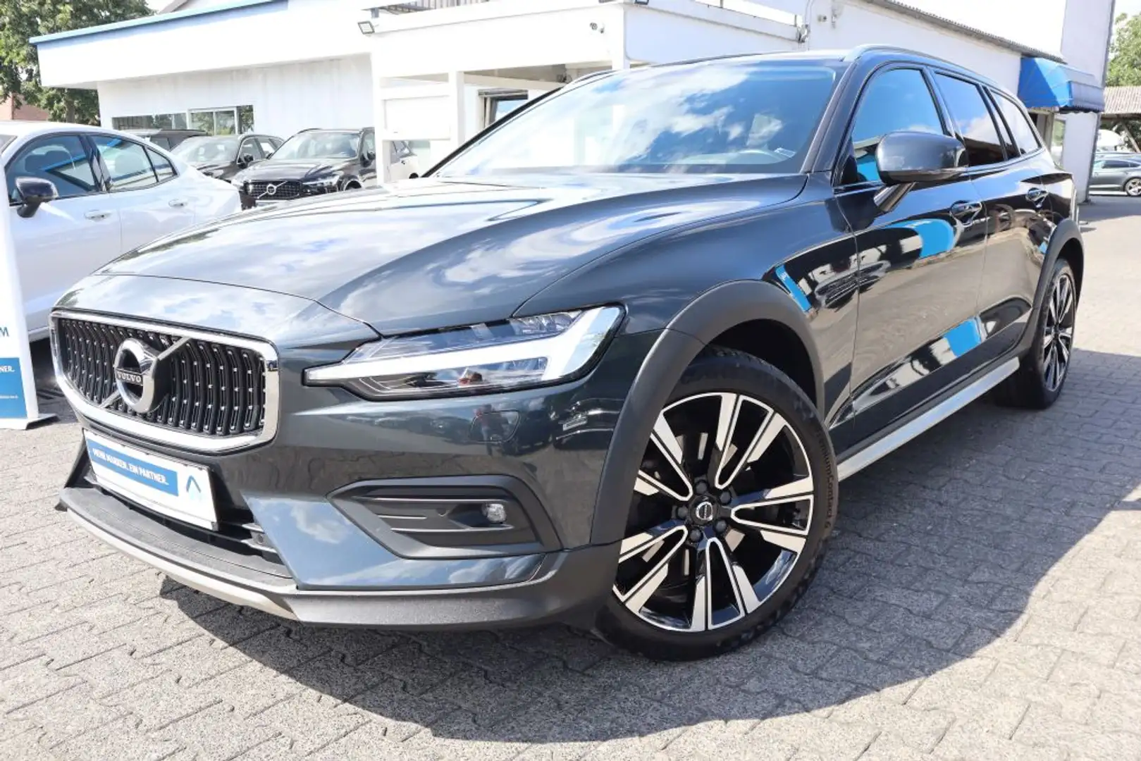 Volvo V60 Cross Country V60 Cross Country D4 AWD Geartronic Pro|R-CAM| - 1