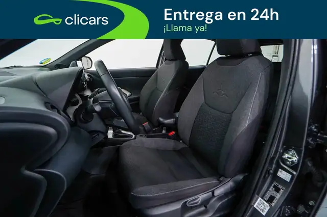 Toyota Yaris Cross view 13
