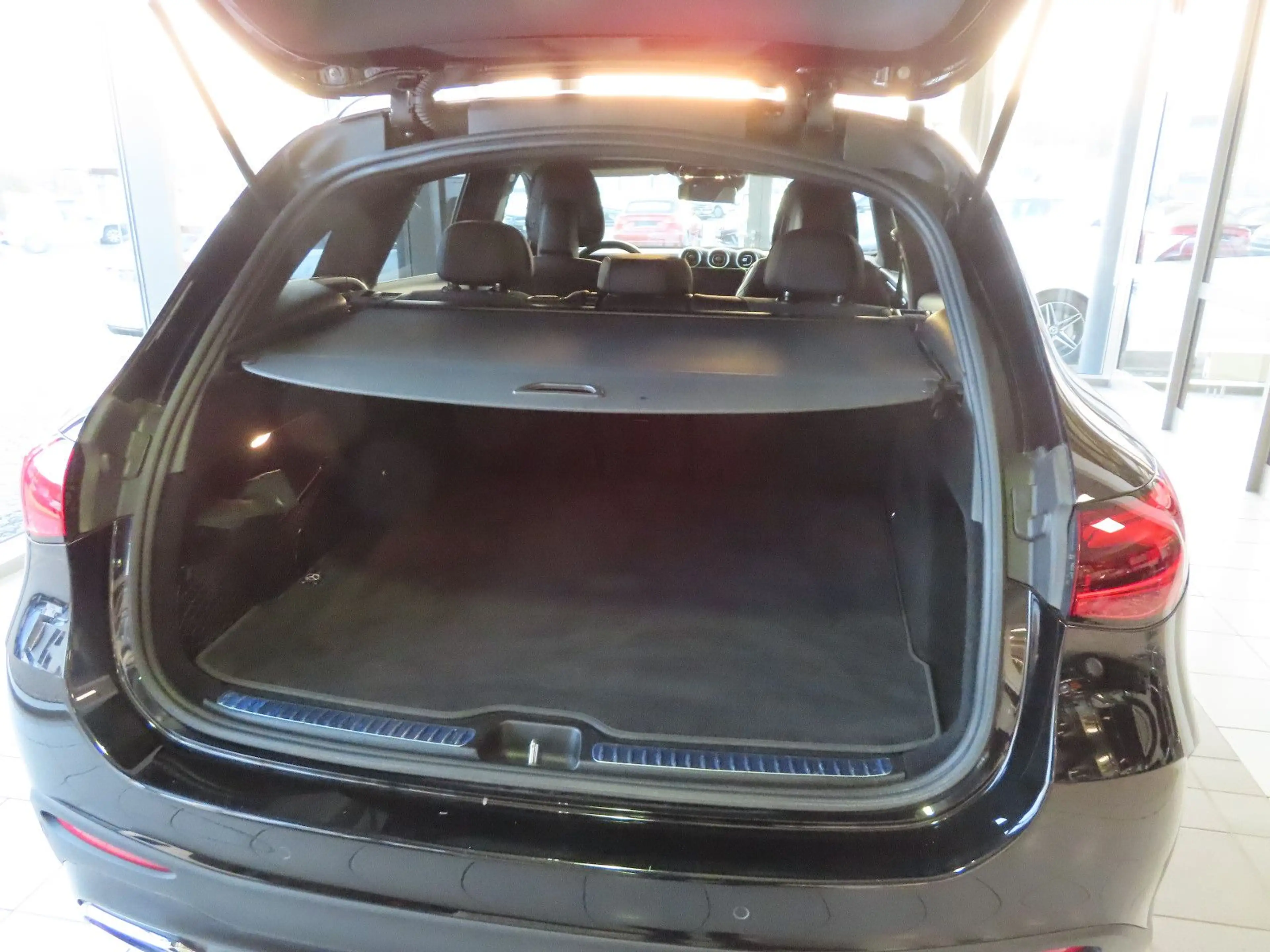 Mercedes-Benz GLC 220 d 4Matic AMG NAVI LED AHK — photo 8