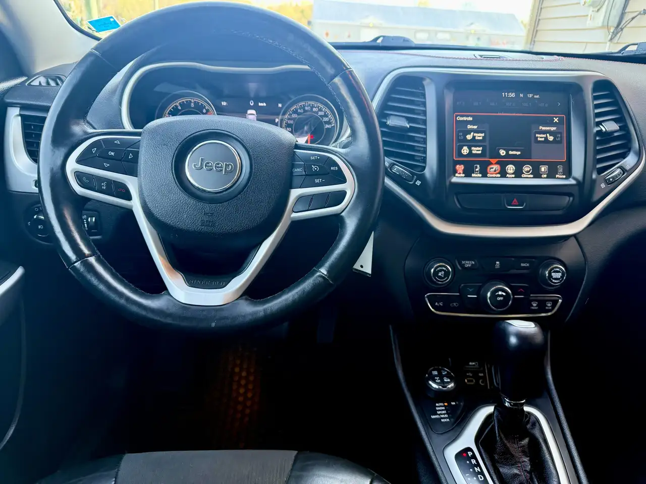 Jeep Cherokee снимка Jeep Cherokee