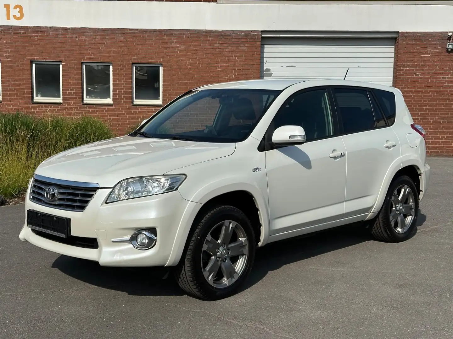 Toyota RAV 4 2.2 D4D Executive AUTOMATIK Navi LEDER Weiß - 1