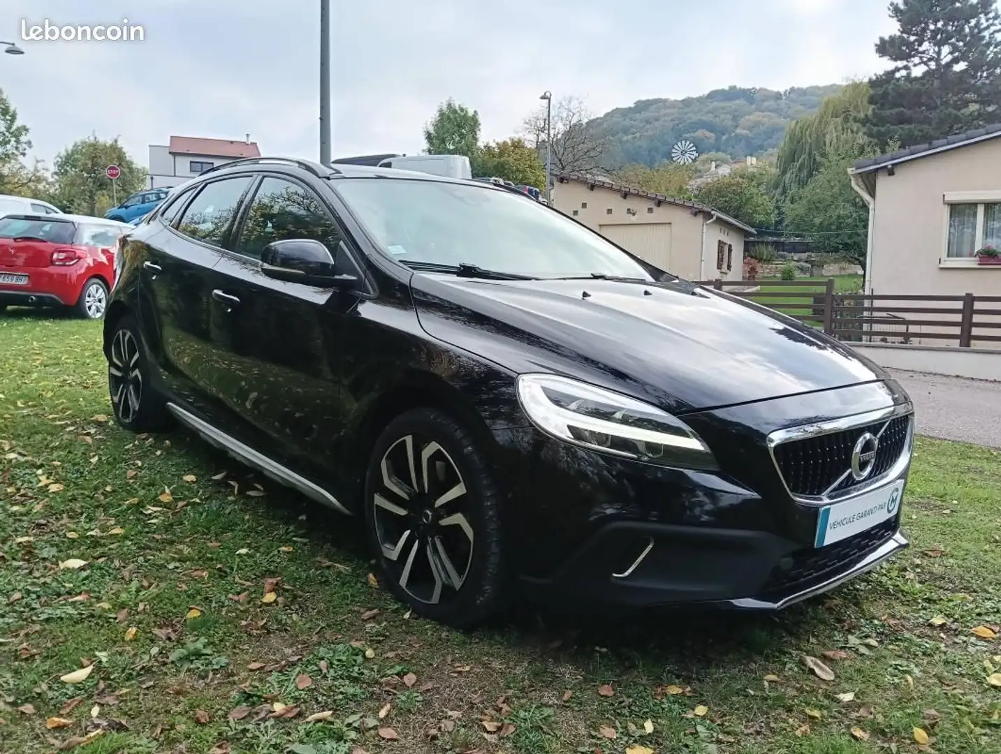 Volvo V40 Cross Country D2 120ch Översta Edition Geartronic Révisé & Garantie 12 mois Noir - 1