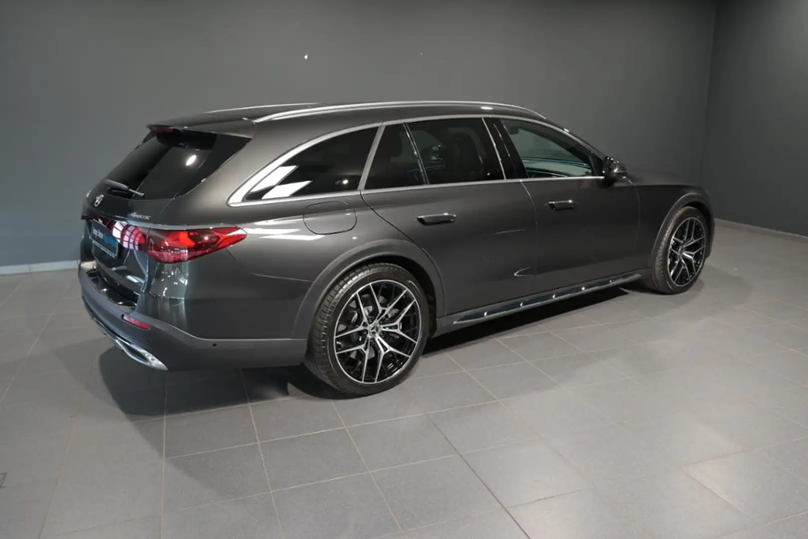 Mercedes-Benz E 300 de 4M T All-Terrain PANO/AHK/360/WINTERP./ Gris - 2