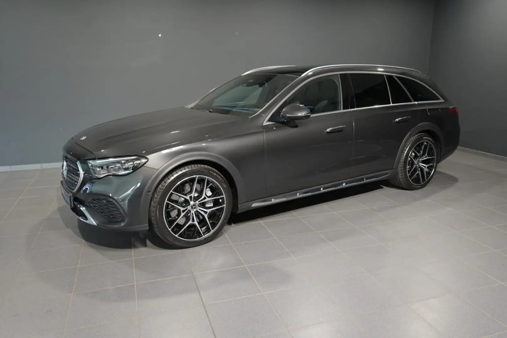 Mercedes-Benz E 300 de 4M T All-Terrain PANO/AHK/360/WINTERP./ Gris - 1
