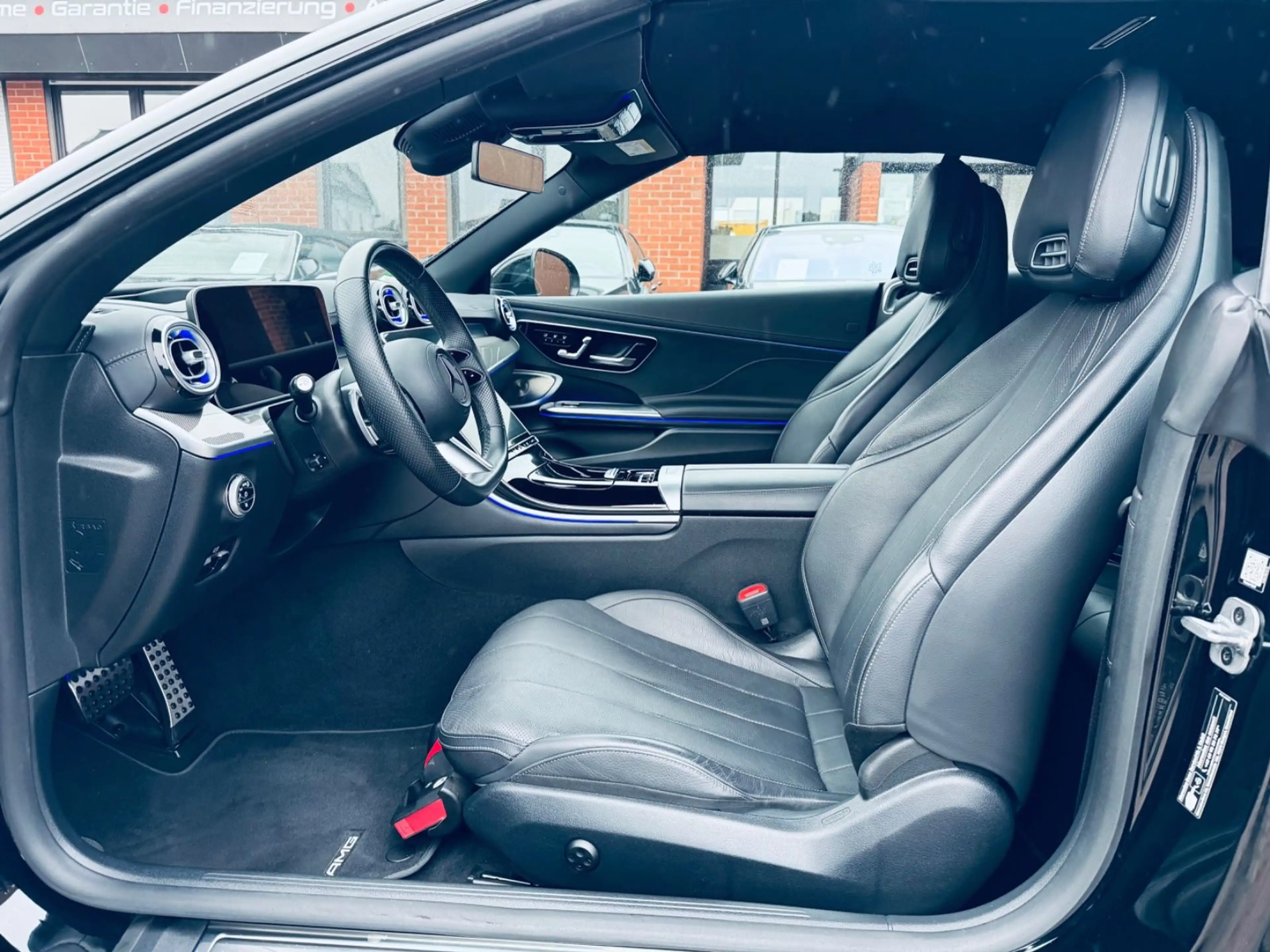 Mercedes-Benz CLE 300 Cabrio 4Matic AMG Line Premium Plus — photo 11