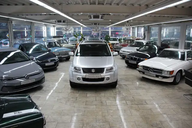 Suzuki Grand Vitara 2.0 4X4/Vollleder/Navi/Schiebedach