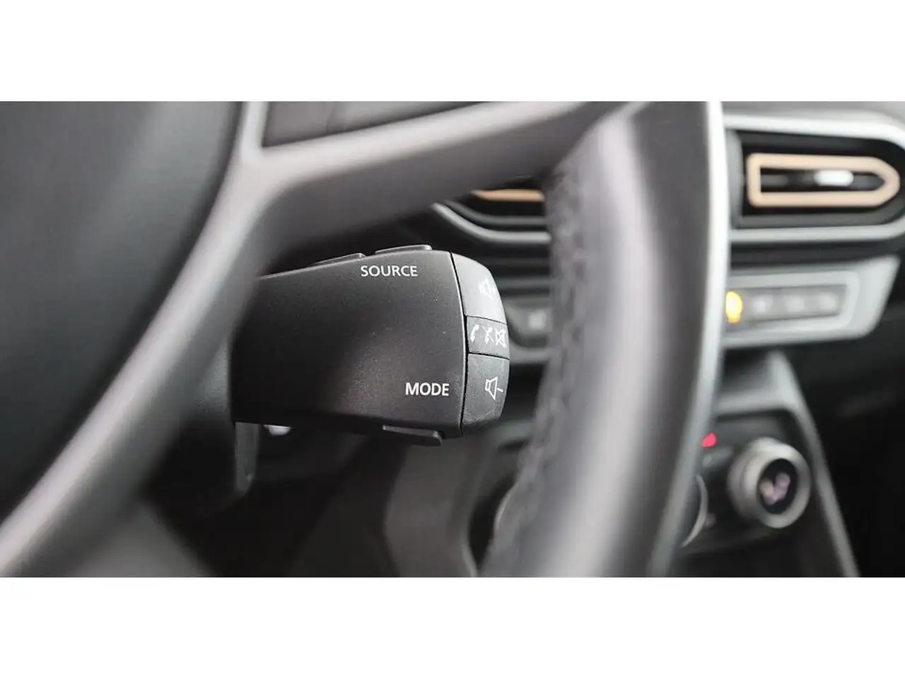Dacia Jogger 1.0 TCe 110 Extreme+ LEDER NAVI SITZHZG 19