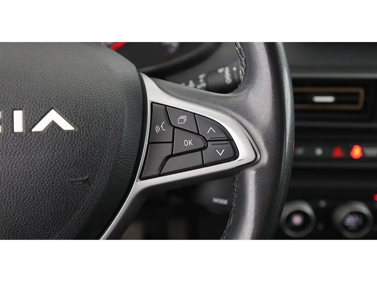 Dacia Jogger 1.0 TCe 110 Extreme+ LEDER NAVI SITZHZG 17