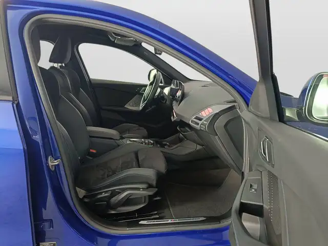 BMW 1 Series view 11