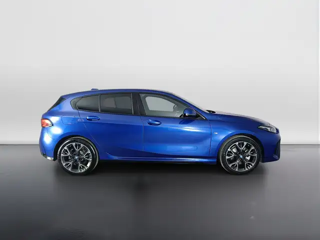 BMW 1 Series view 3