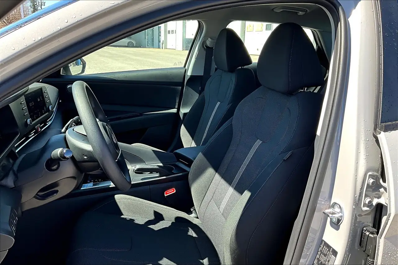 Hyundai ELANTRA снимка Hyundai ELANTRA