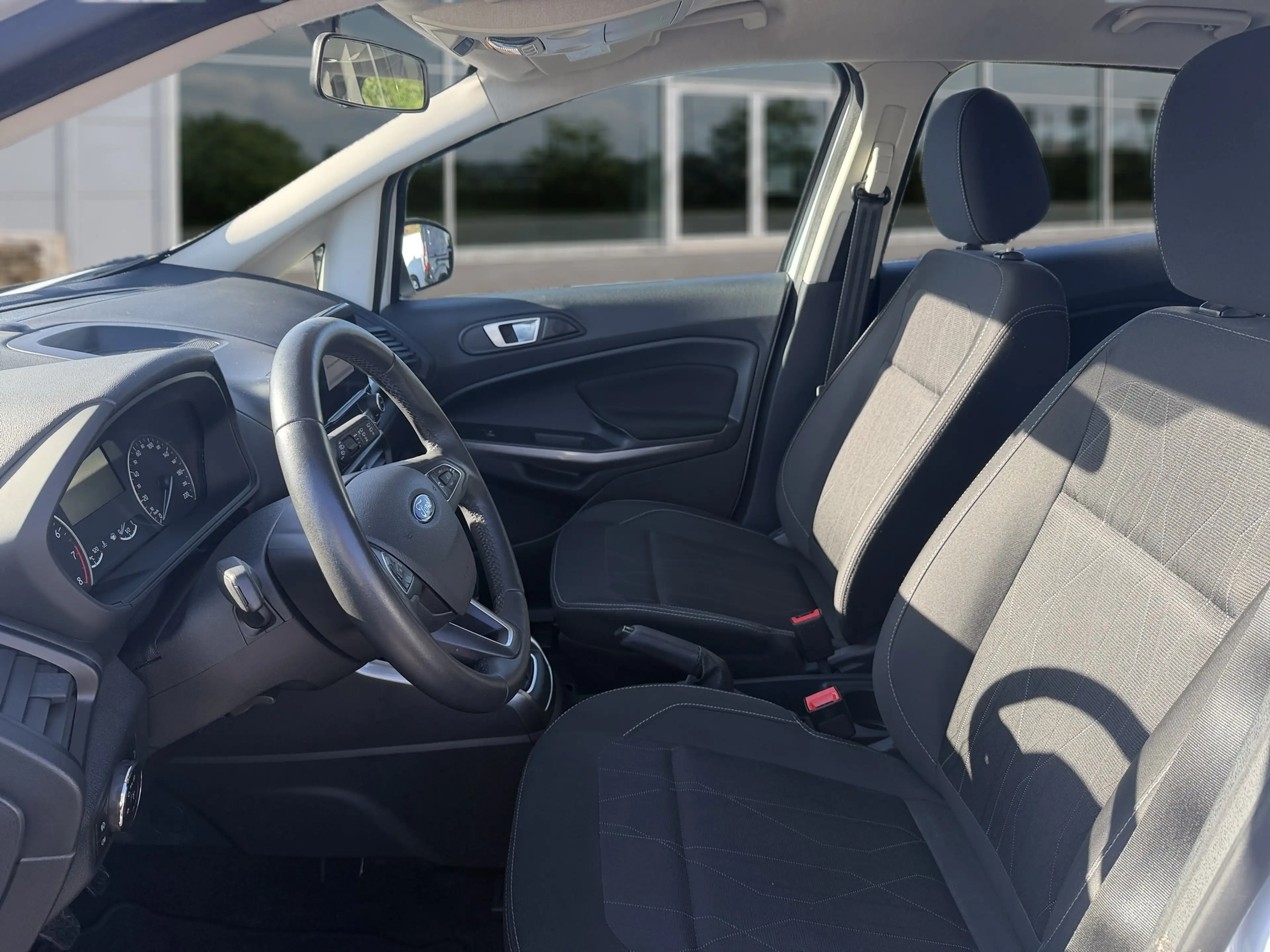 Ford EcoSport Trend — photo 13