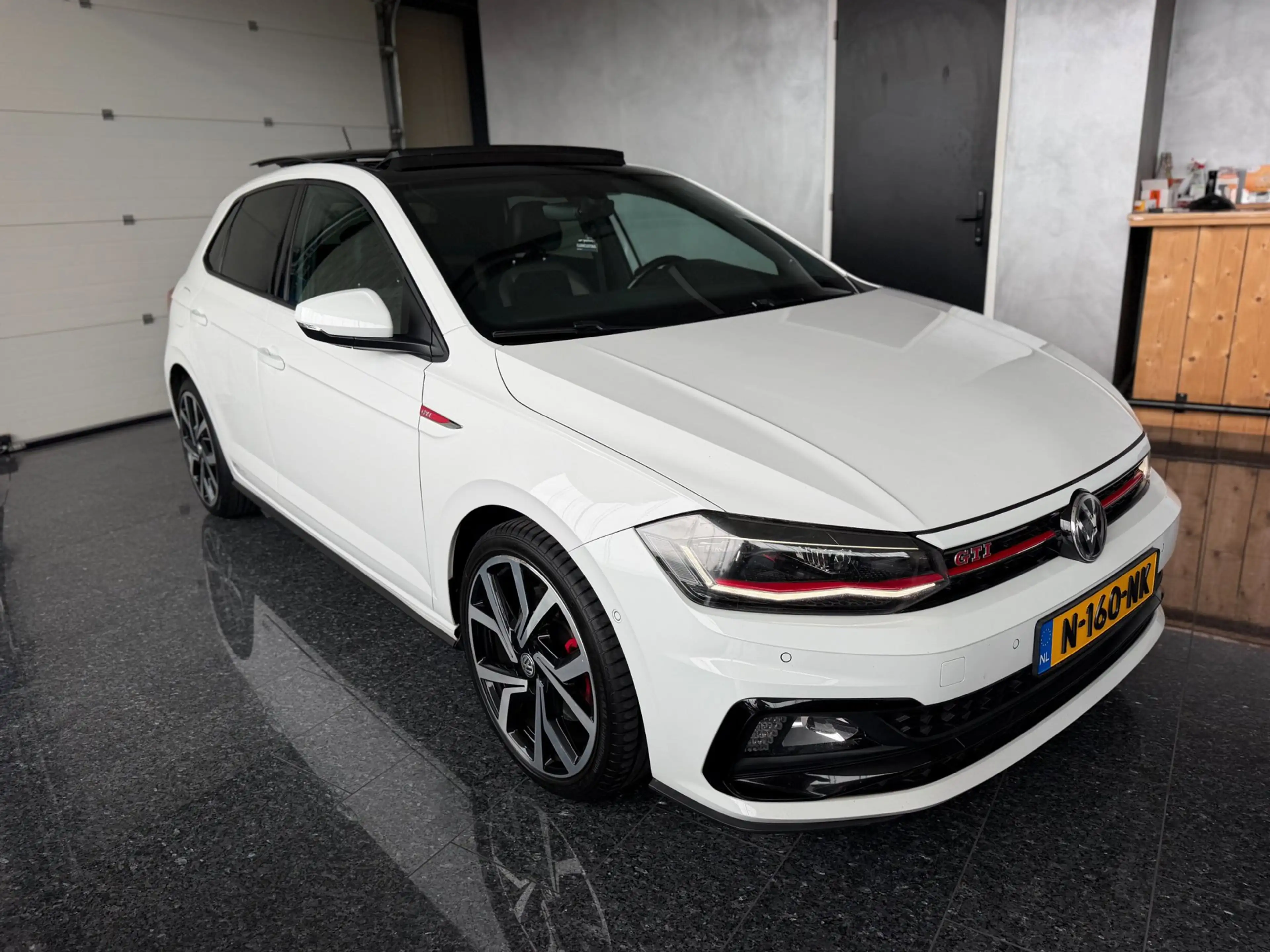 Volkswagen Polo GTI 2.0 TSI 2018 200PK DSG Pano Virt Wit — photo 4