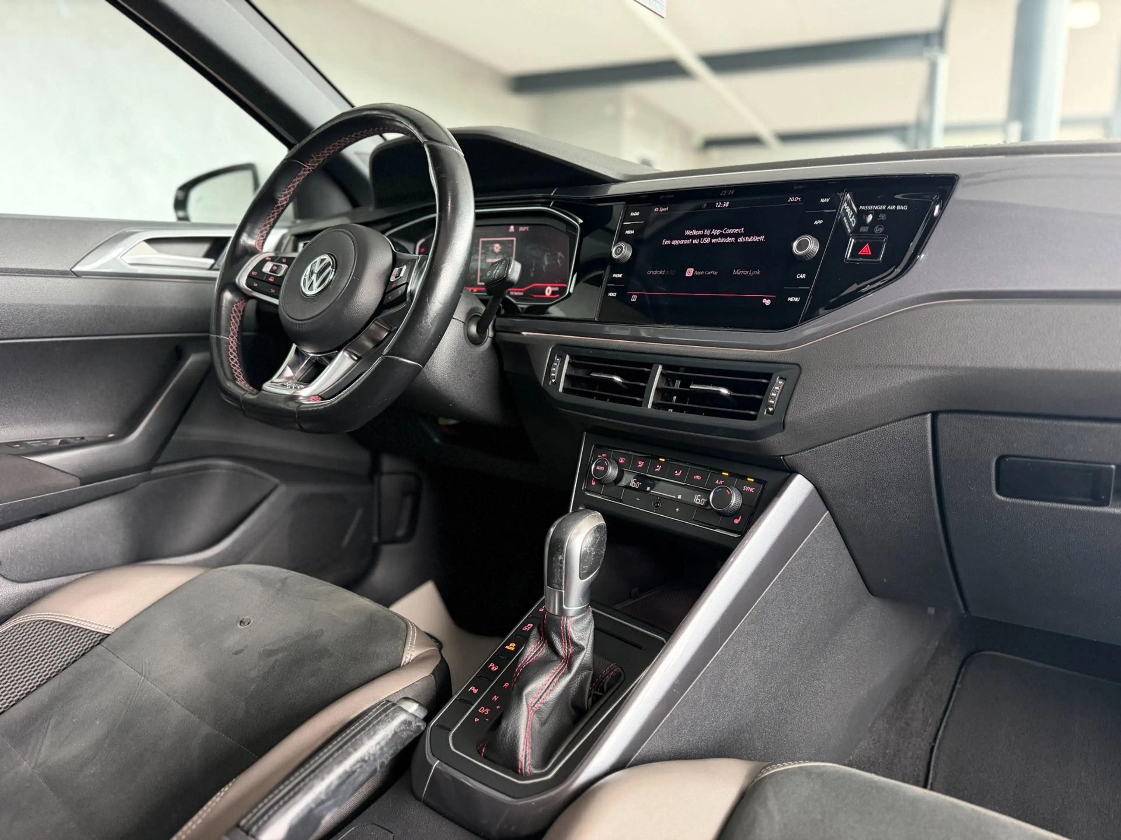 Volkswagen Polo GTI 2.0 TSI 2018 200PK DSG Pano Virt Wit — photo 16