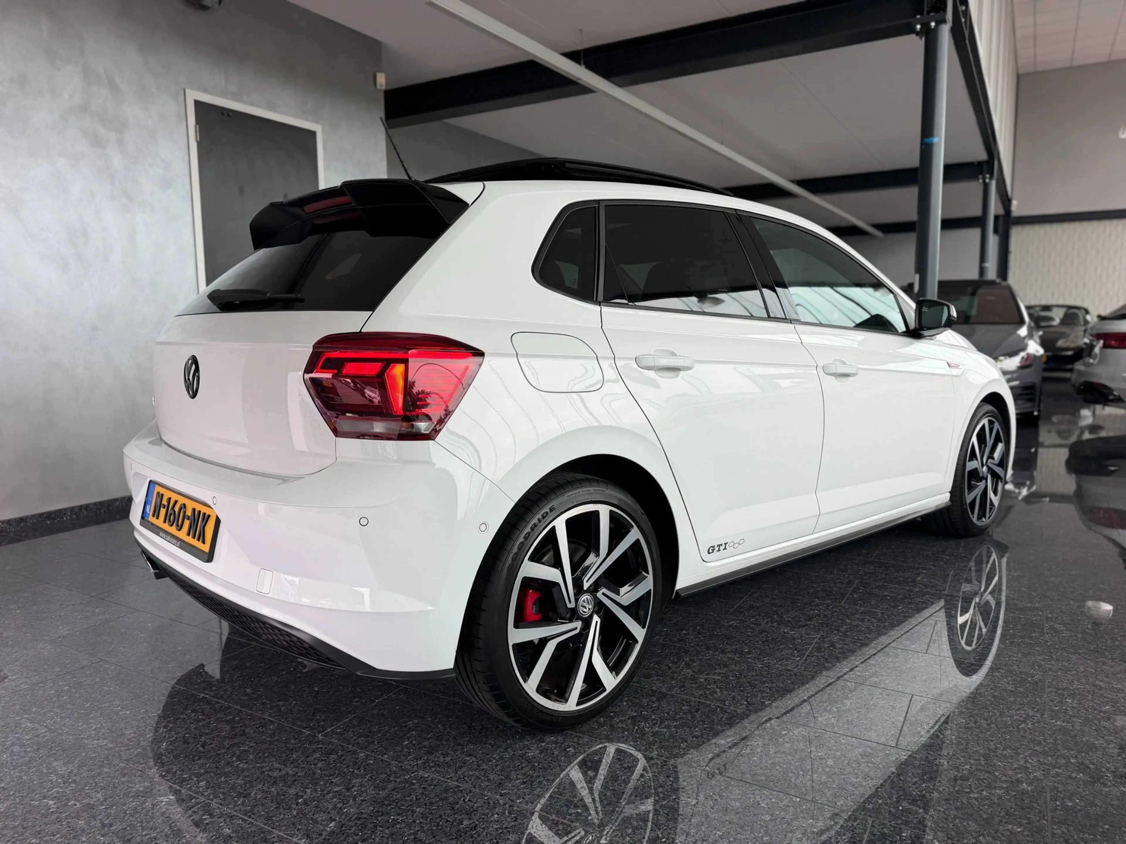 Volkswagen Polo GTI 2.0 TSI 2018 200PK DSG Pano Virt Wit — photo 6