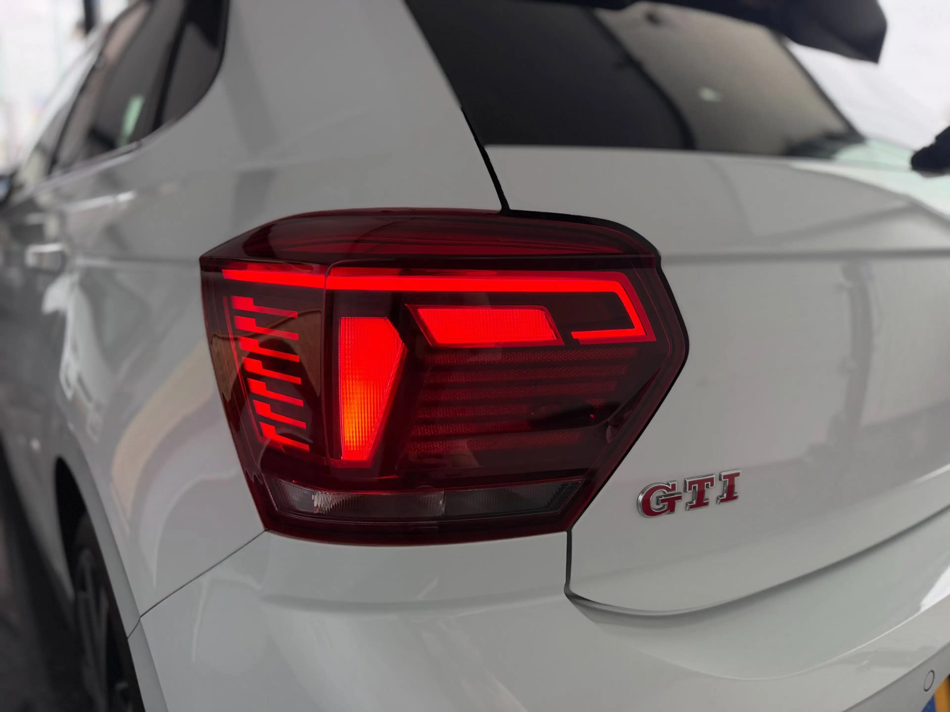 Volkswagen Polo GTI 2.0 TSI 2018 200PK DSG Pano Virt Wit — photo 11