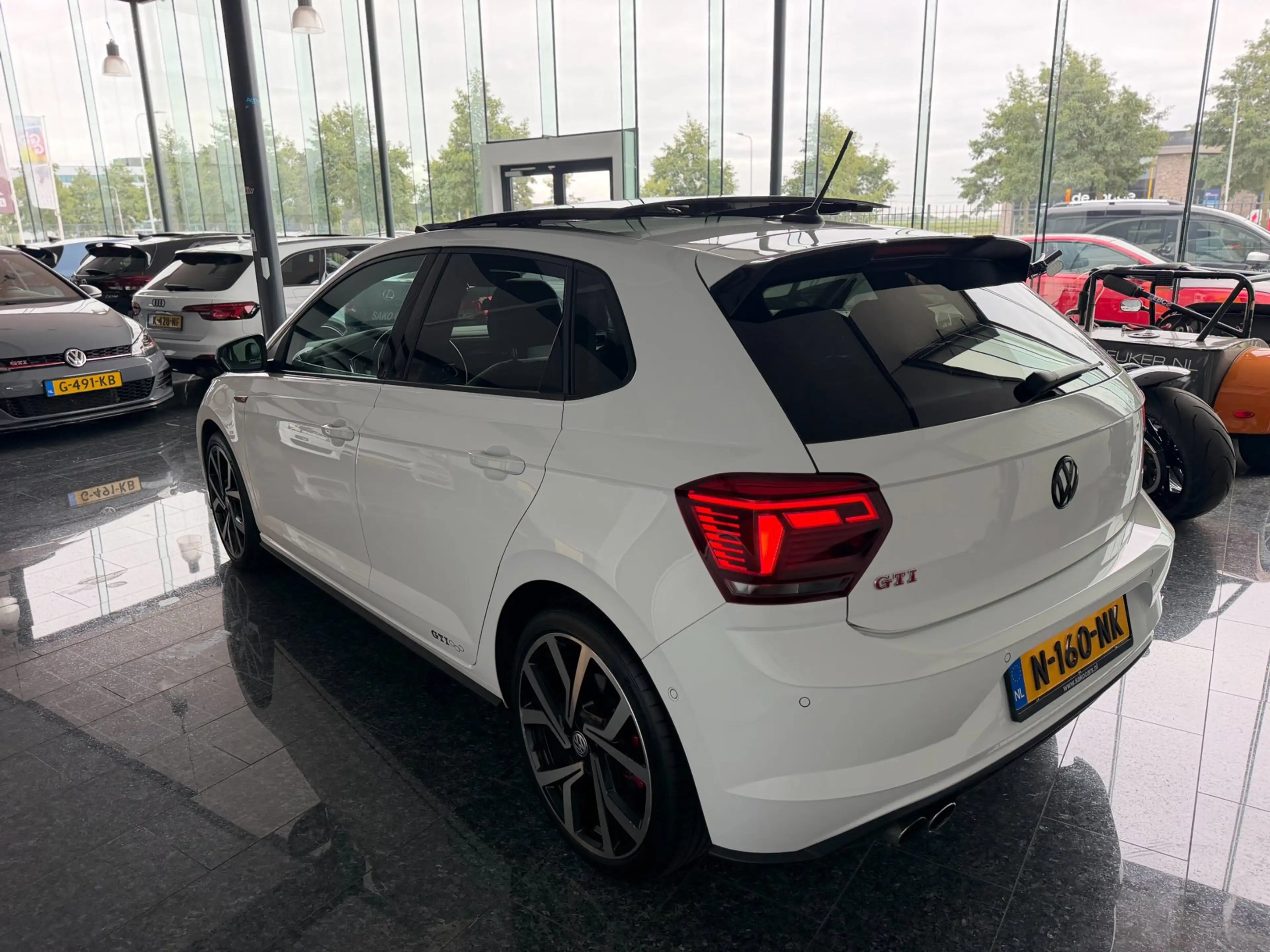 Volkswagen Polo GTI 2.0 TSI 2018 200PK DSG Pano Virt Wit — photo 9