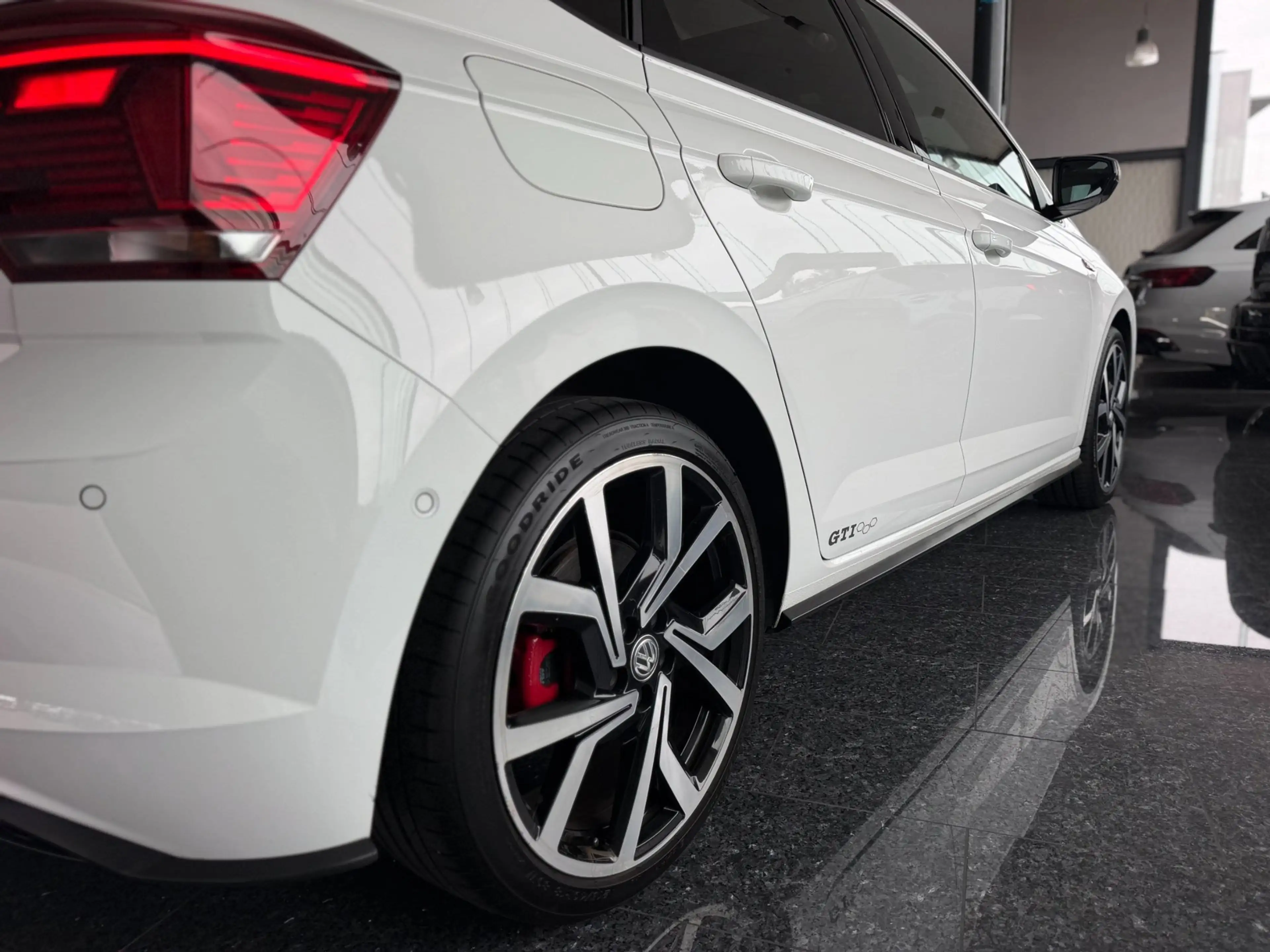 Volkswagen Polo GTI 2.0 TSI 2018 200PK DSG Pano Virt Wit — photo 10