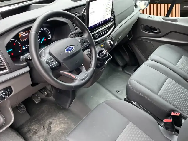 Ford Transit view 9