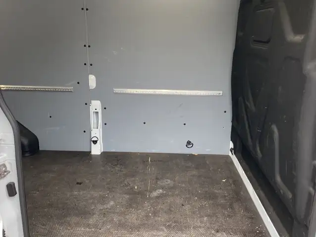 Ford Transit view 13