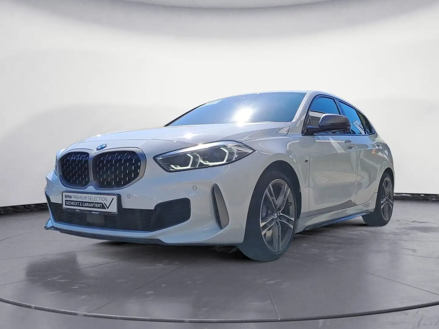 BMW 135 i xDrive Navi Lenkradheizung Hifi Sport Aut. Biały - 2