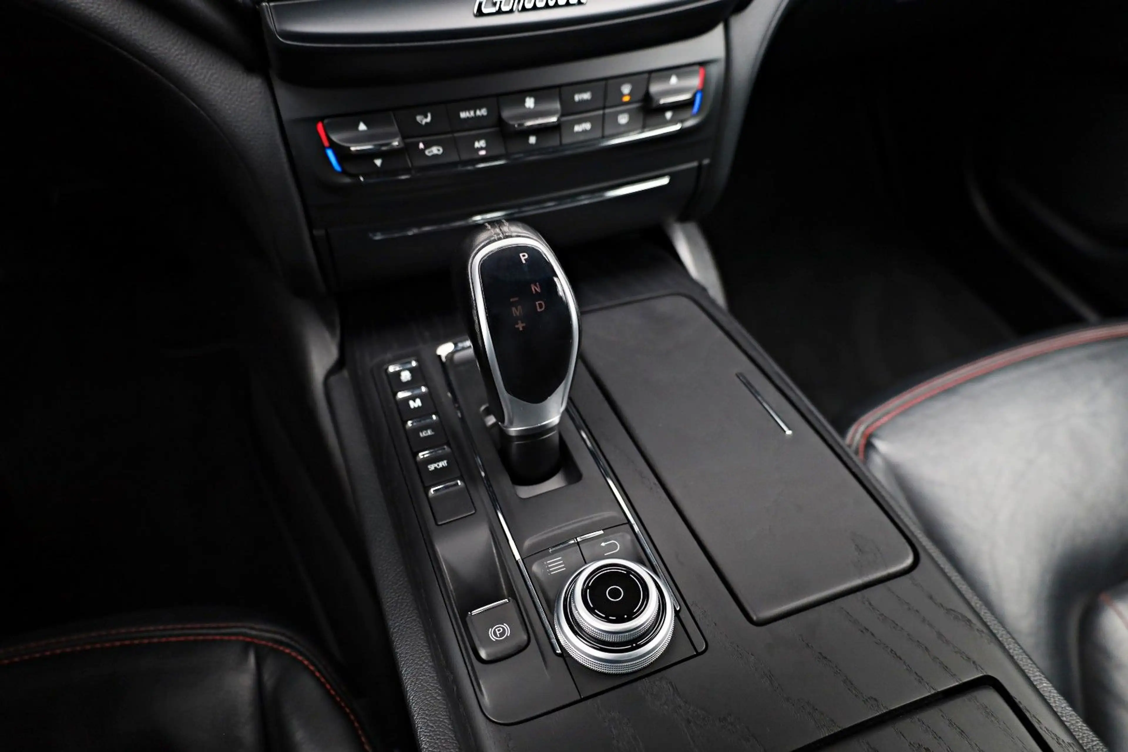 Maserati Ghibli 3.0 V6 S Q4/APPLE/SHZ/MEMORY/KAMERA/R19 — photo 12