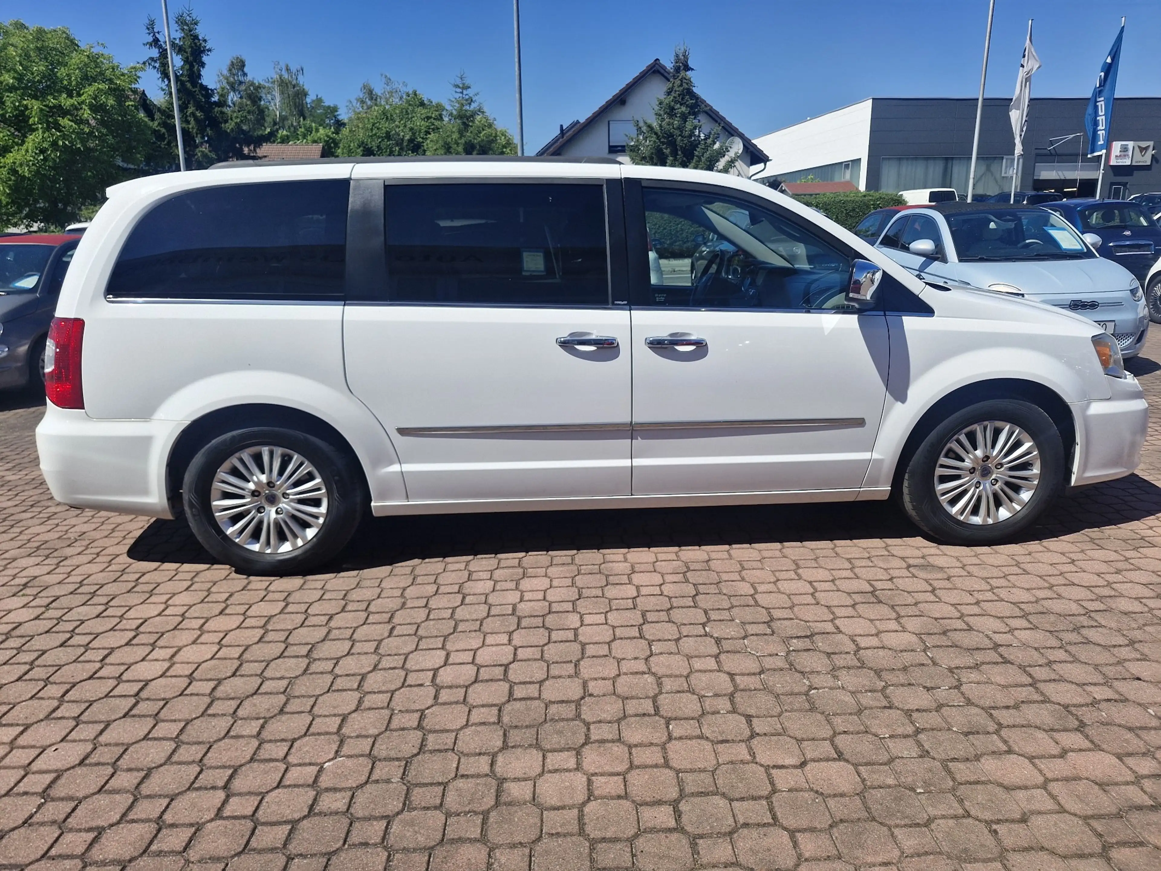 Lancia Voyager Silver — photo 14