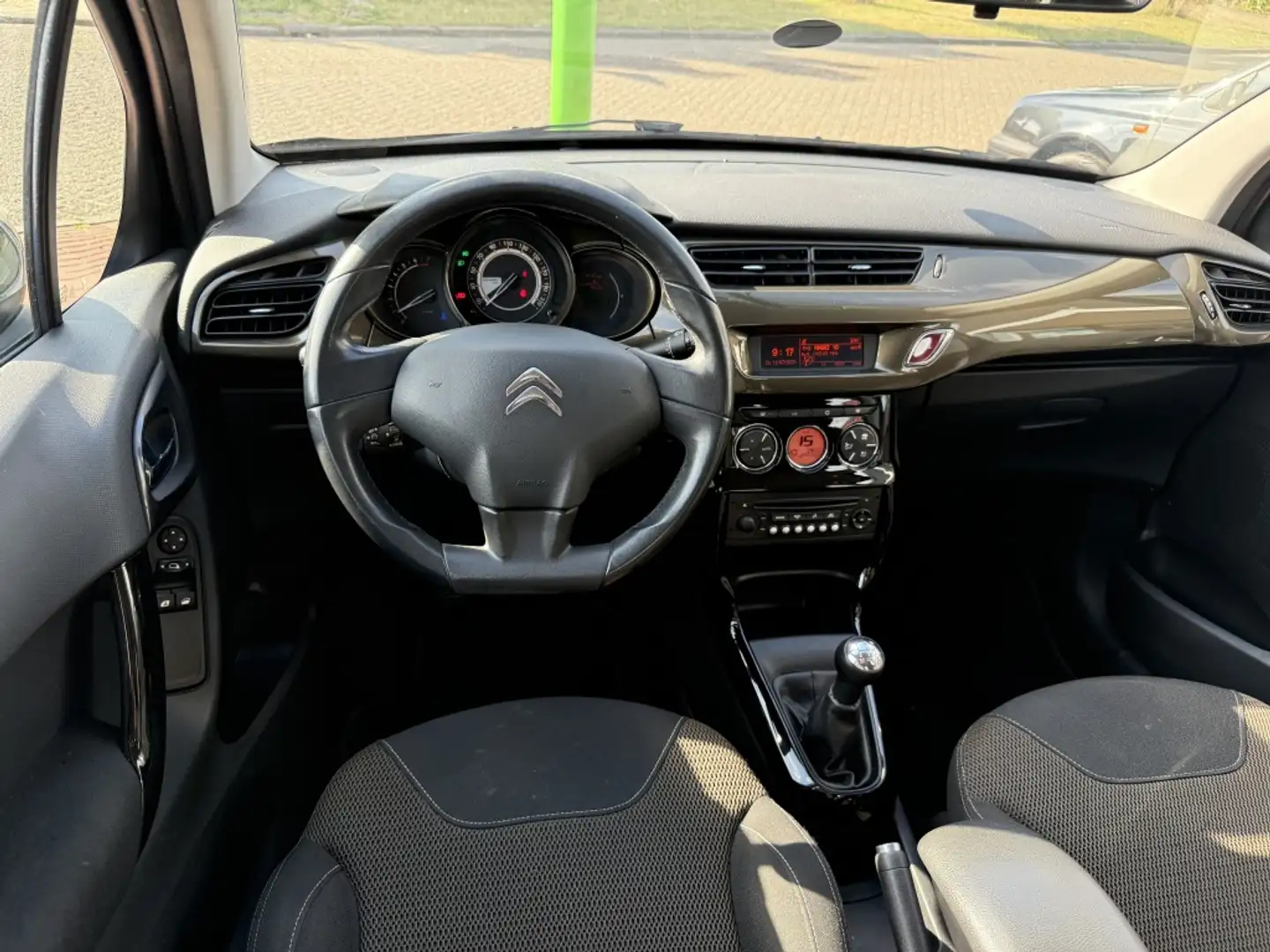 Citroen C3 1.4 VTi Collection airco pano cruise control Zwart - 2