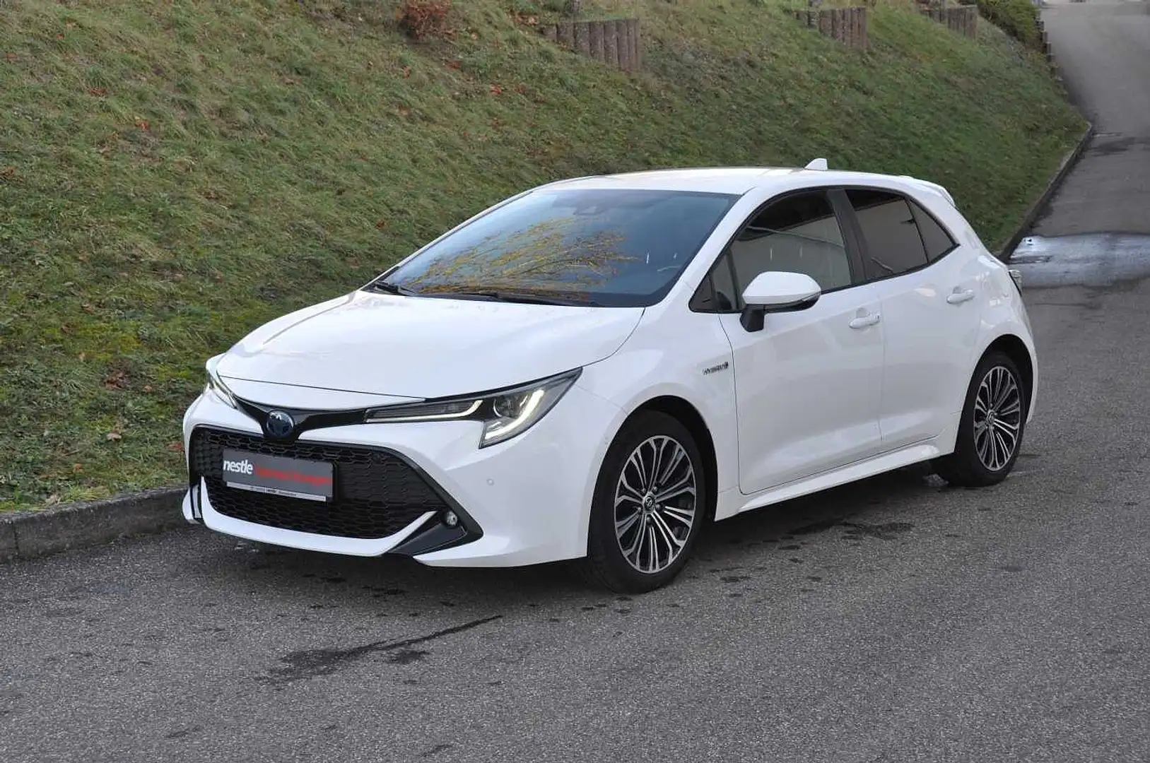 Toyota Corolla Hybrid 2.0 Club *wie Team D* Weiß - 1