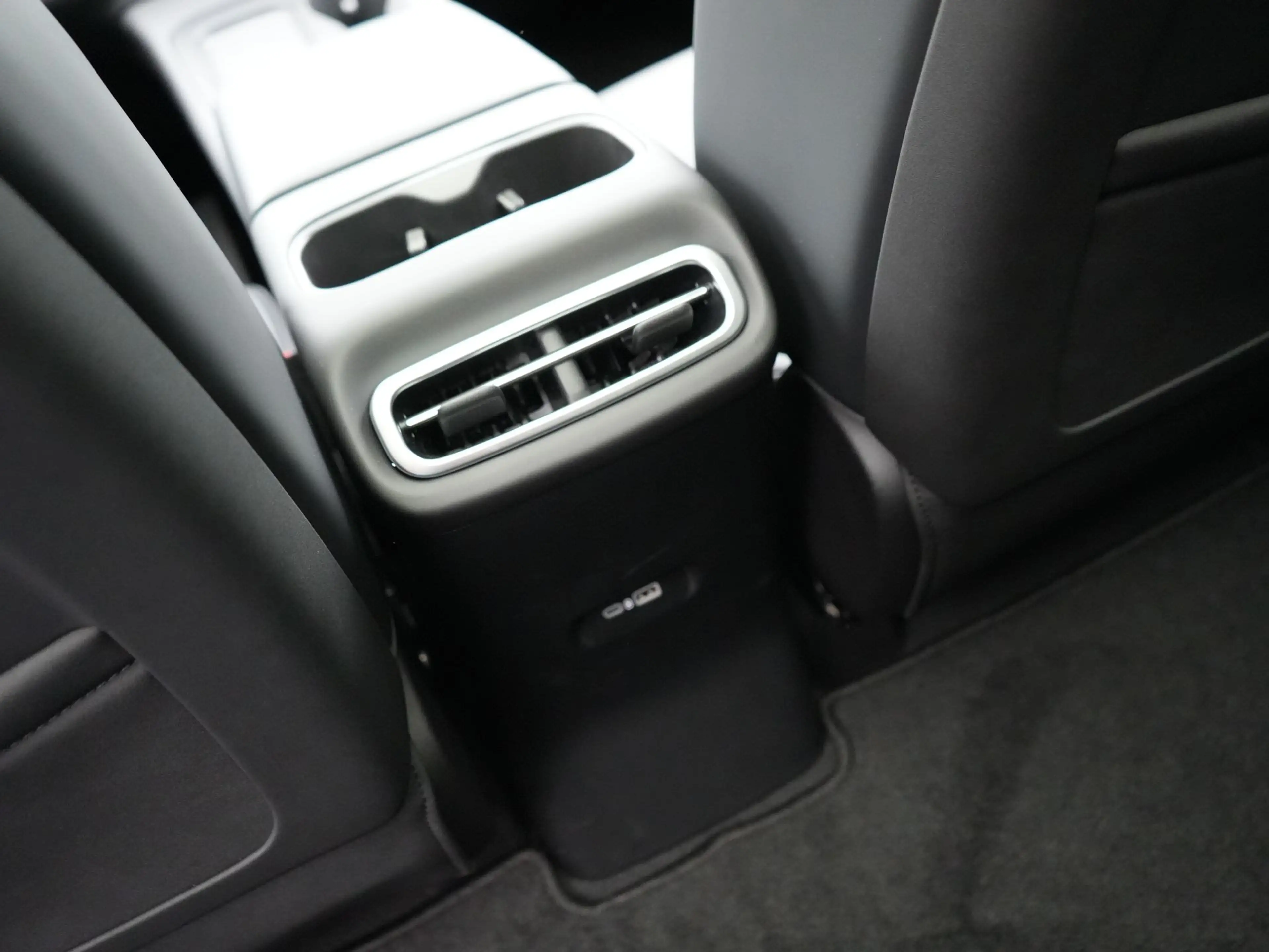 Leapmotor C10 Design ProMax 81.9 kWh | Black Edition | Stoelverw — photo 7