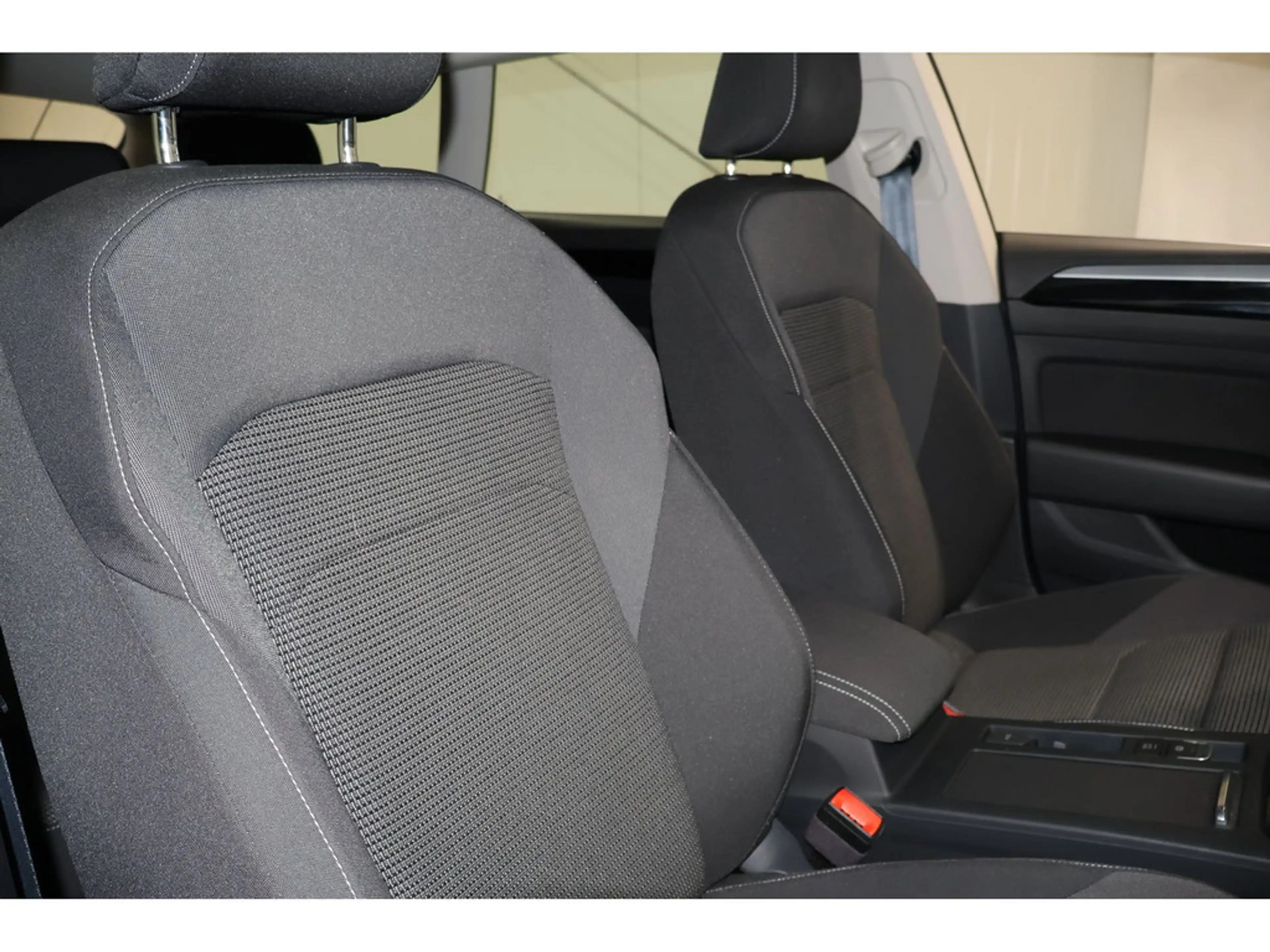 Volkswagen Arteon Shooting Brake 2.0 TDI DSG Navi*AHK*SHZ*ACC — photo 8
