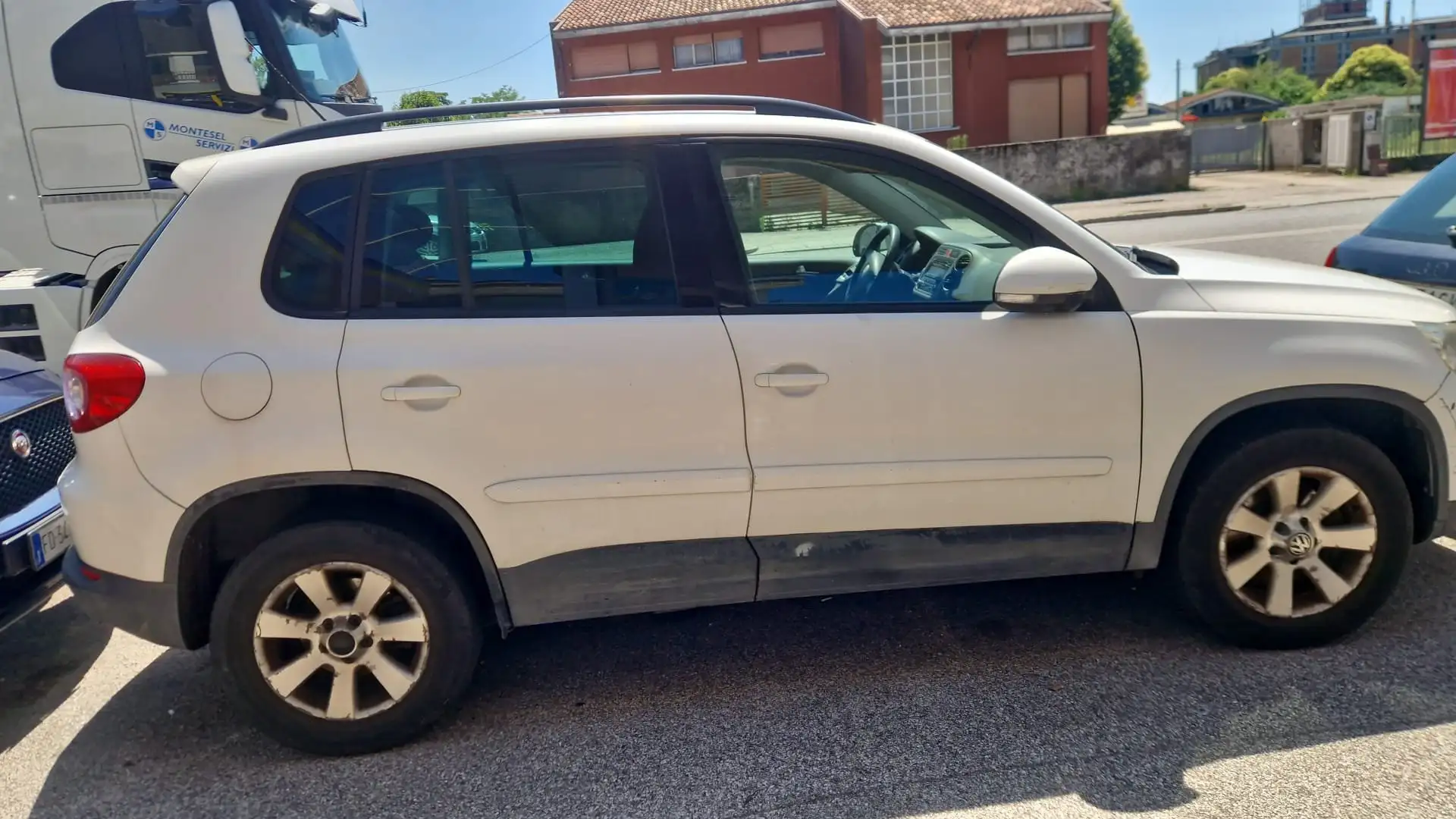 Volkswagen Tiguan 2.0 tdi - TARGA DV996KX Bianco - 2
