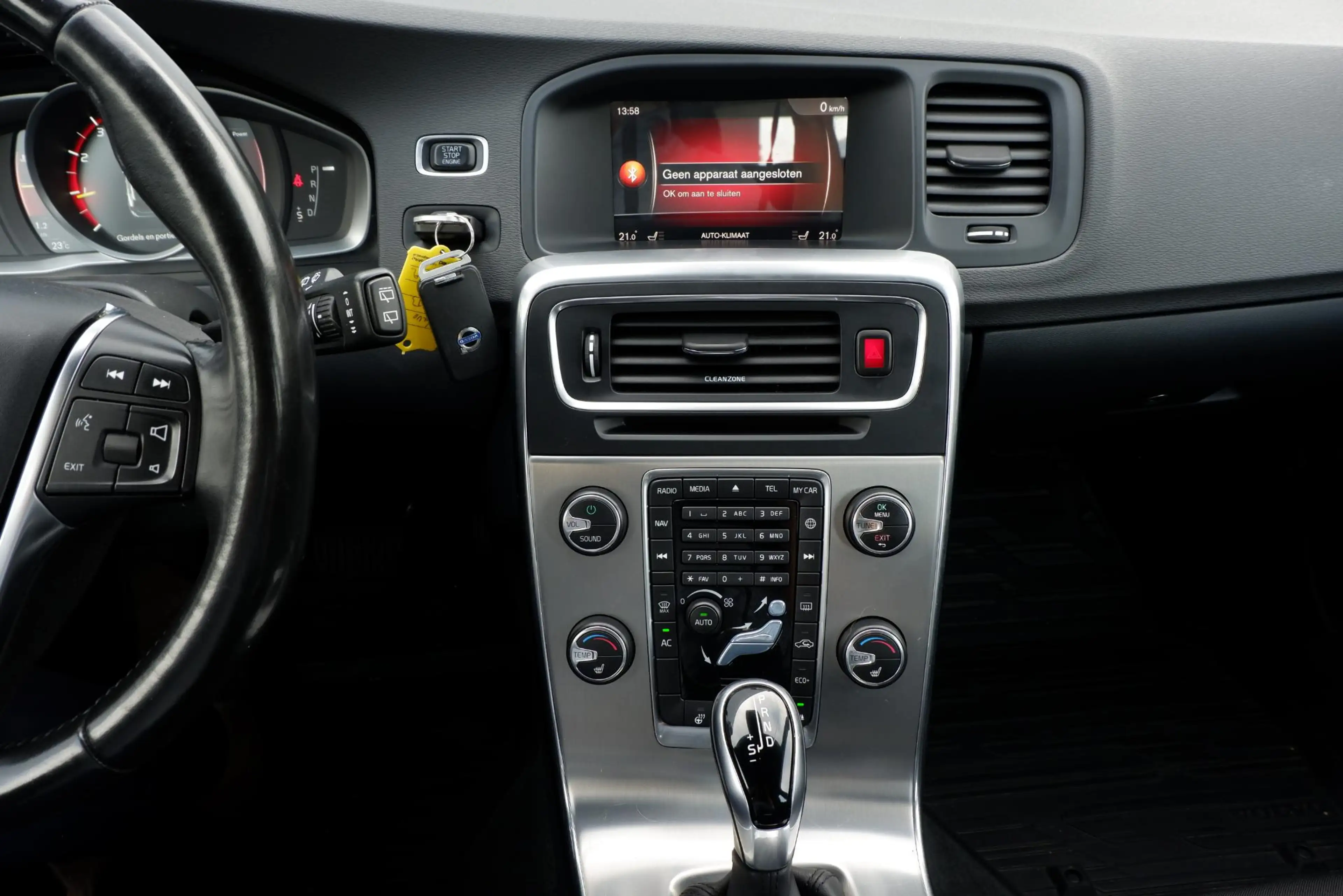 Volvo V60 T3 Summum | Dealeronderhouden |Parkeersensoren | A — photo 12